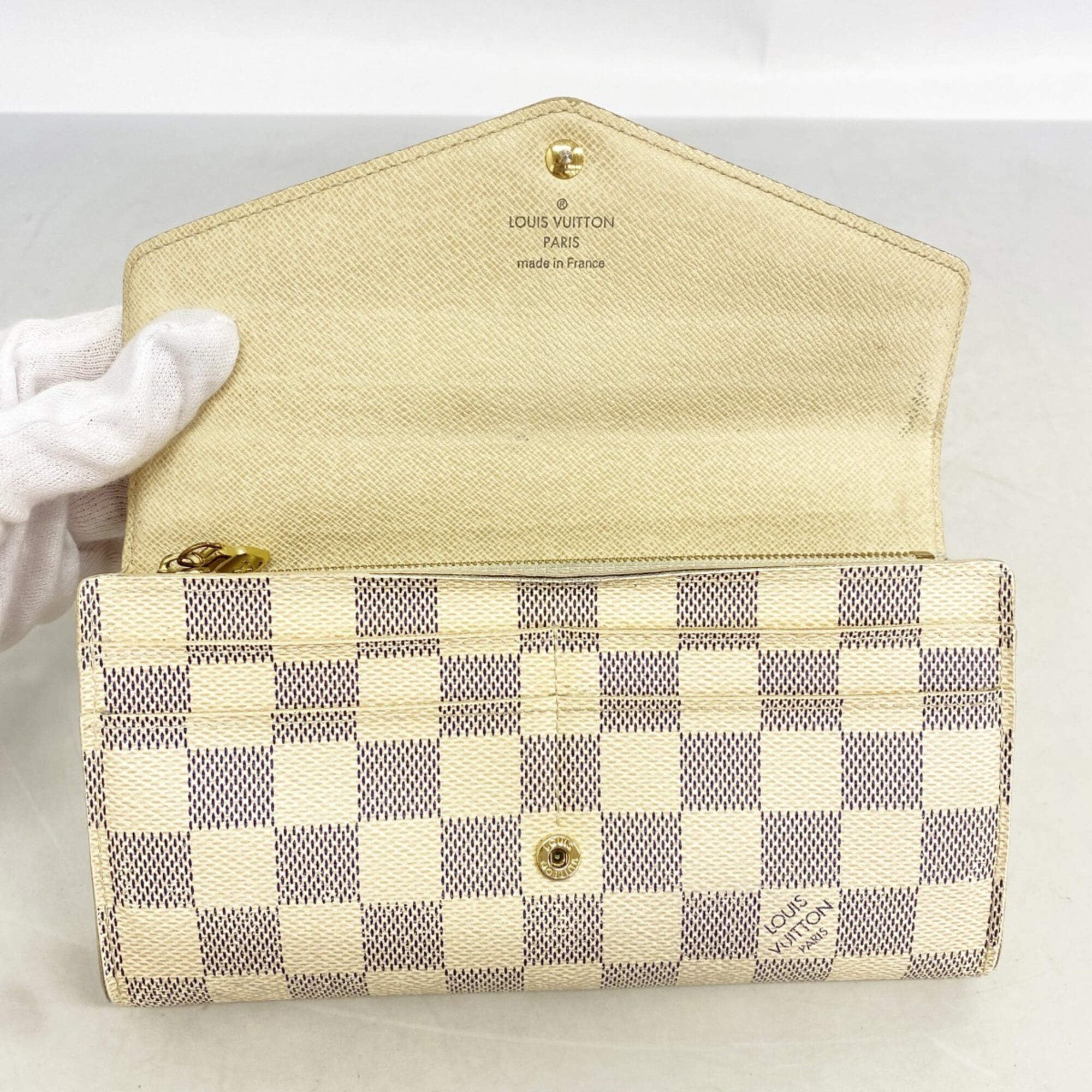 Louis Vuitton White Long Wallet (Bi-Fold) (Pre-Owned)