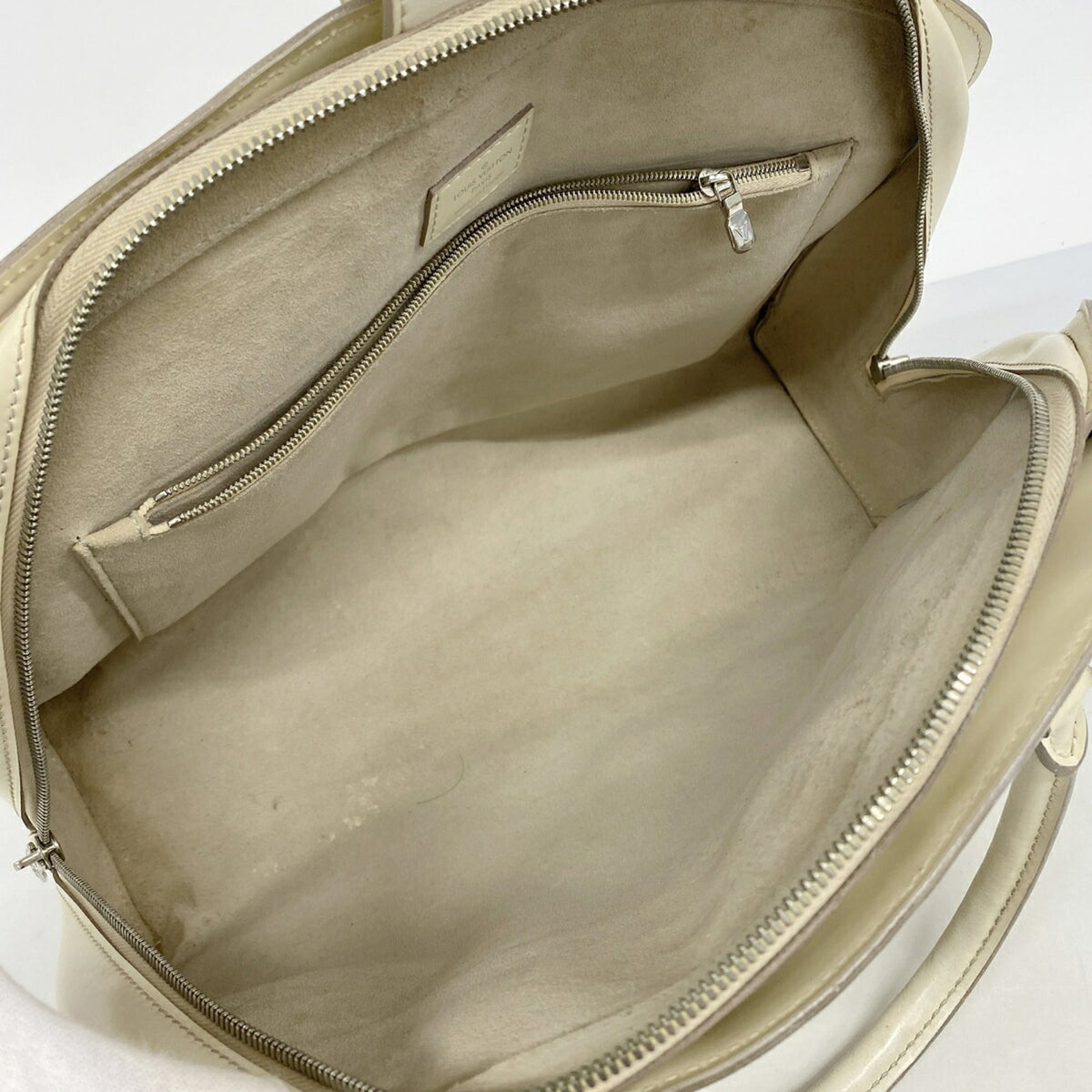 Louis Vuitton Lv Off White Handbag (Pre-Owned)