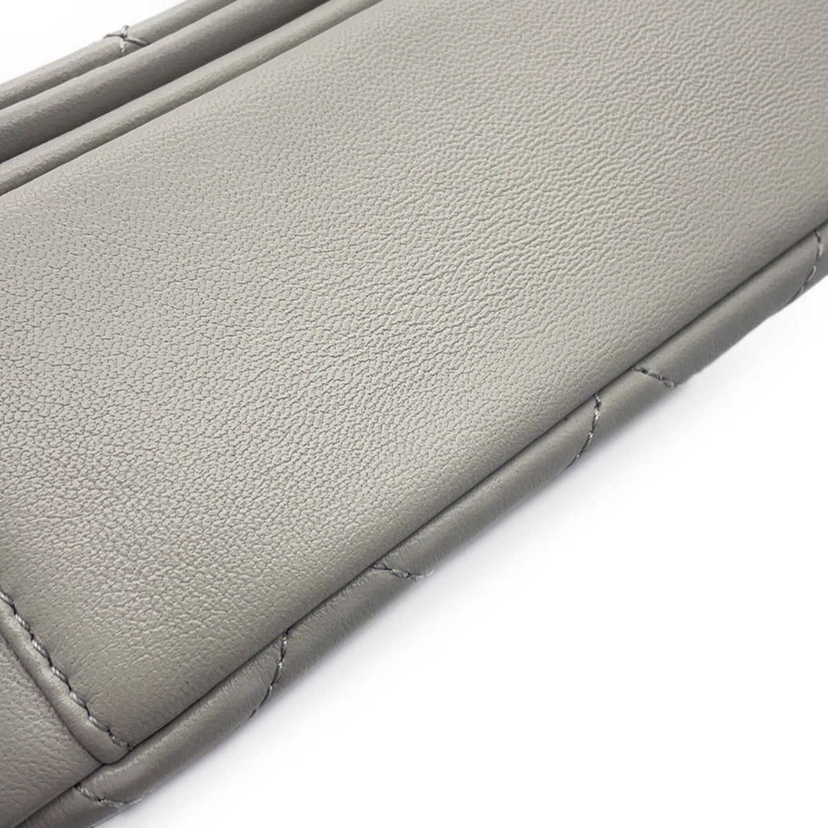Chanel Matelasse Gray Leather Handbag Shoulder Bag (Pre-Owned)