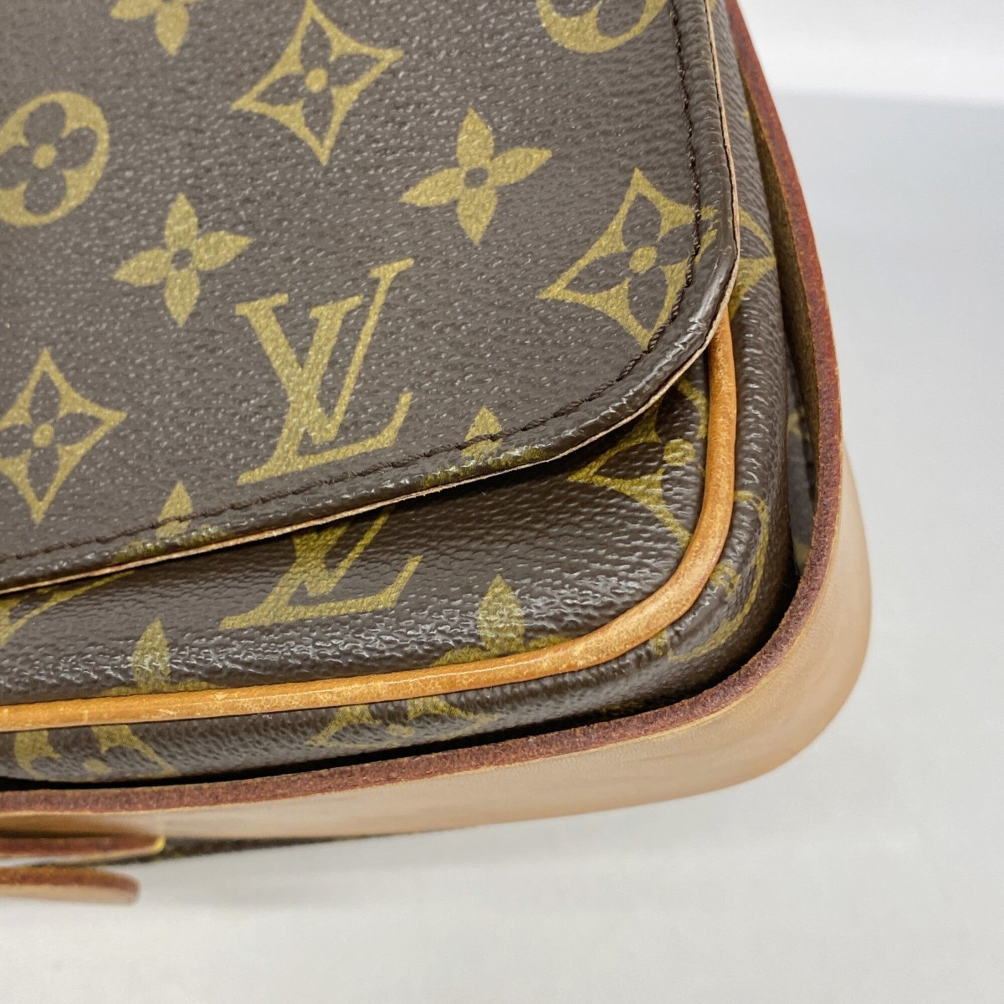 Louis Vuitton Brown Shoulder Bag (Pre-Owned)