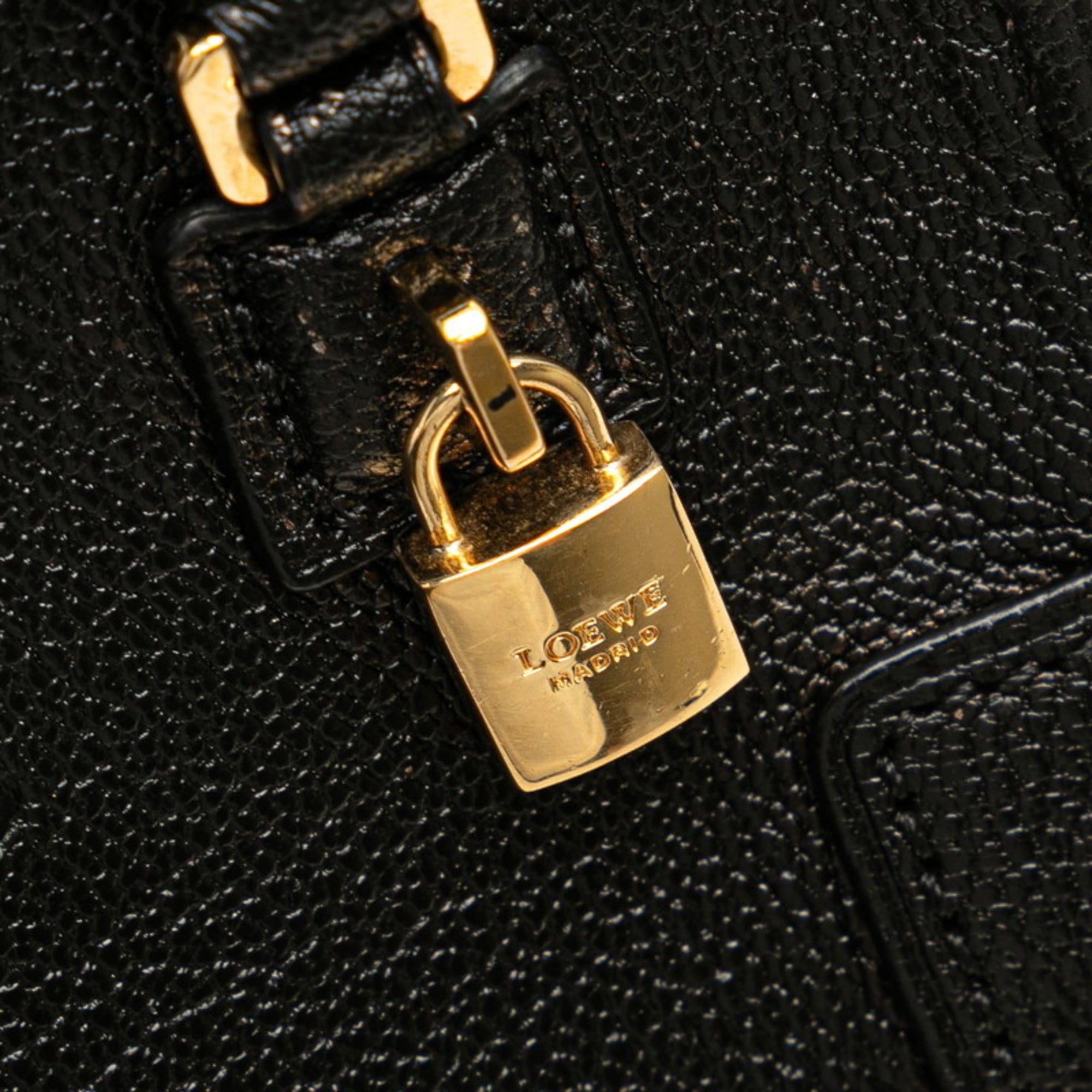 Loewe Amazona Black Leather Handbag Shoulder Bag (Pre-Owned)