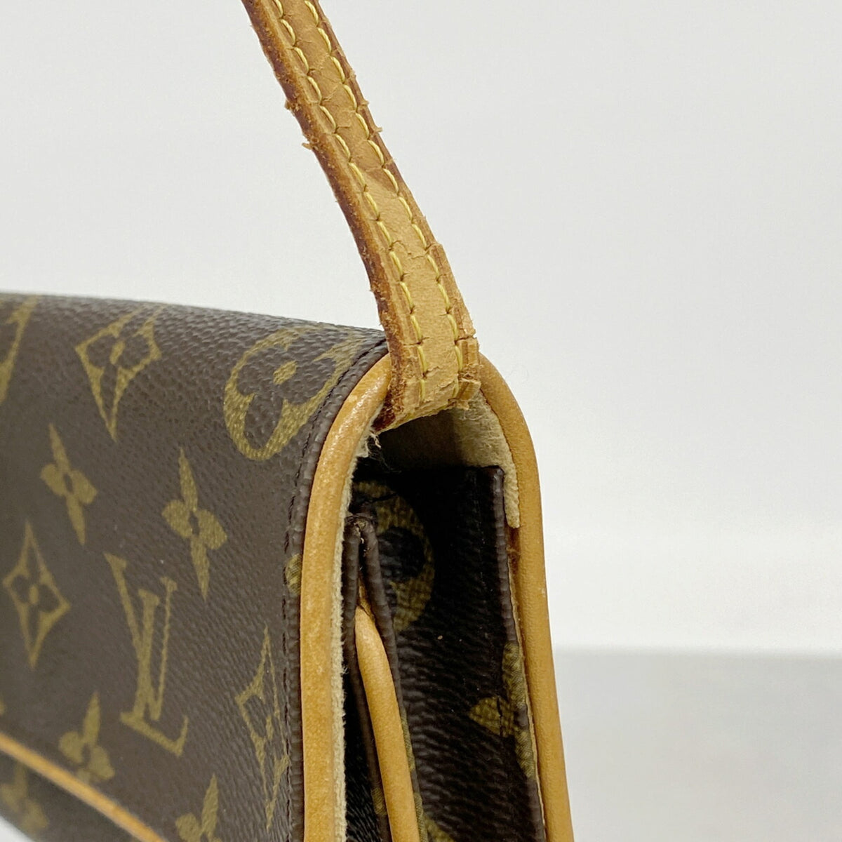 Louis Vuitton Brown Shoulder Bag (Pre-Owned)