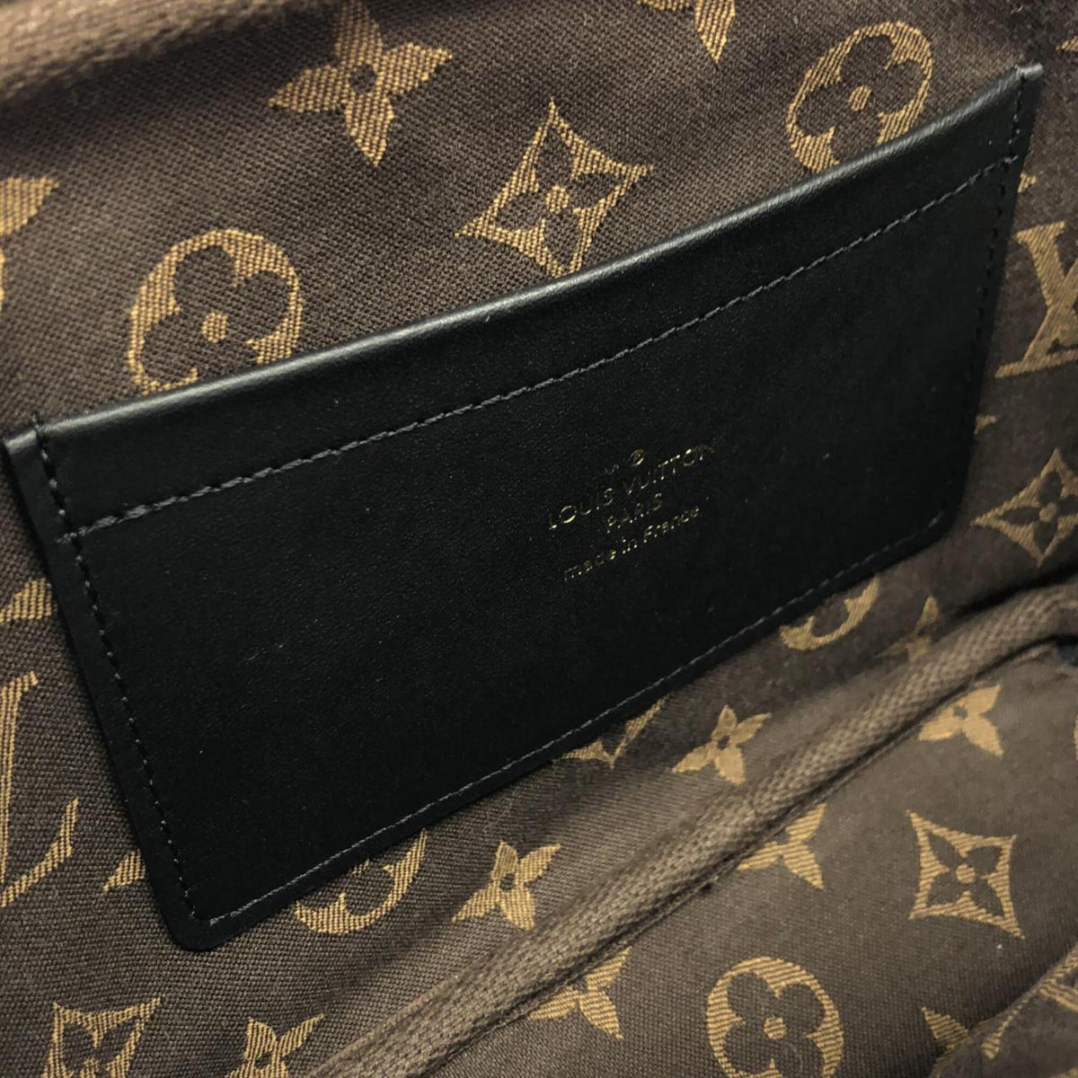 Louis Vuitton Black Leather Pouch Shoulder Bag (Pre-Owned)