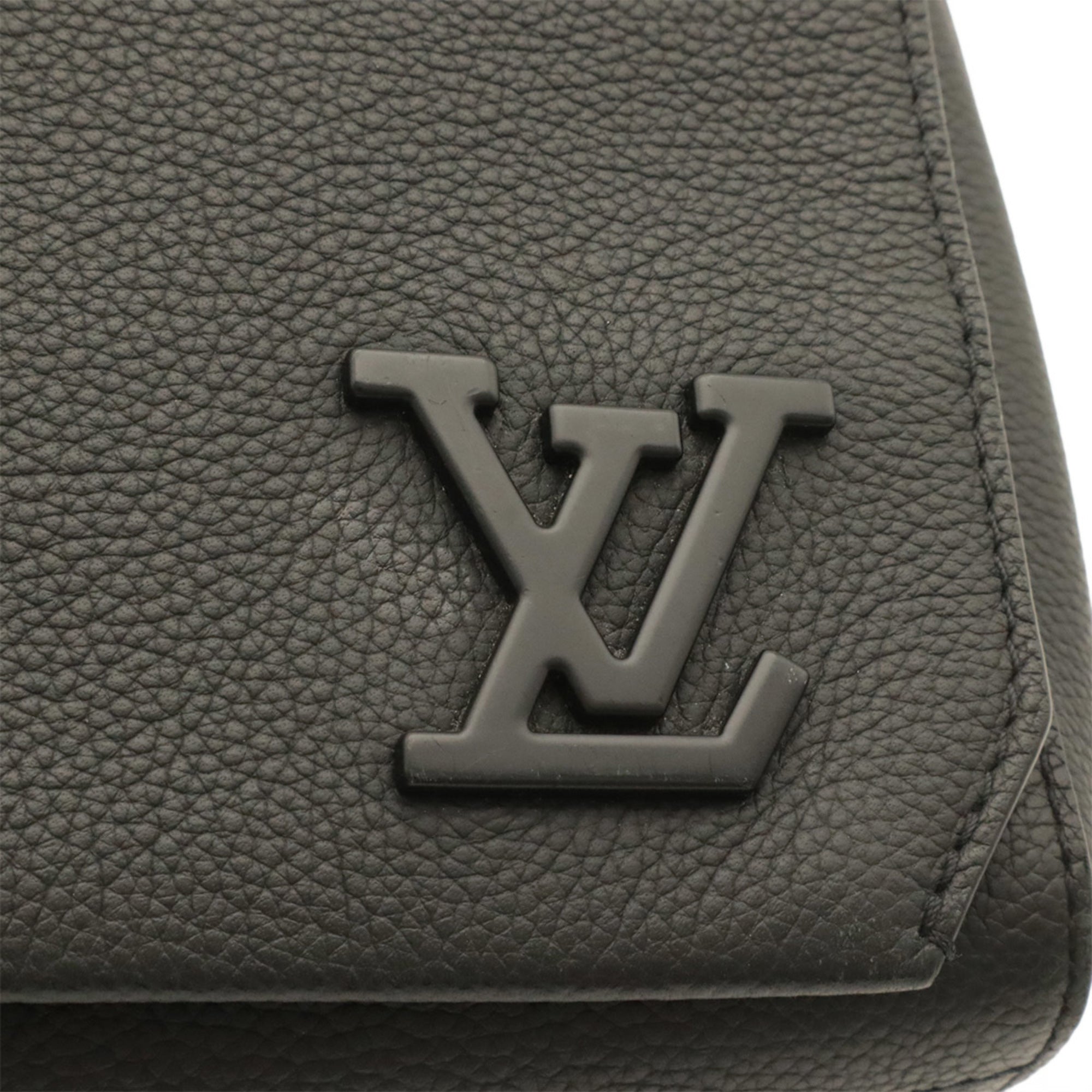 Louis Vuitton Black Noir Leather Shoulder Bag (Pre-Owned)