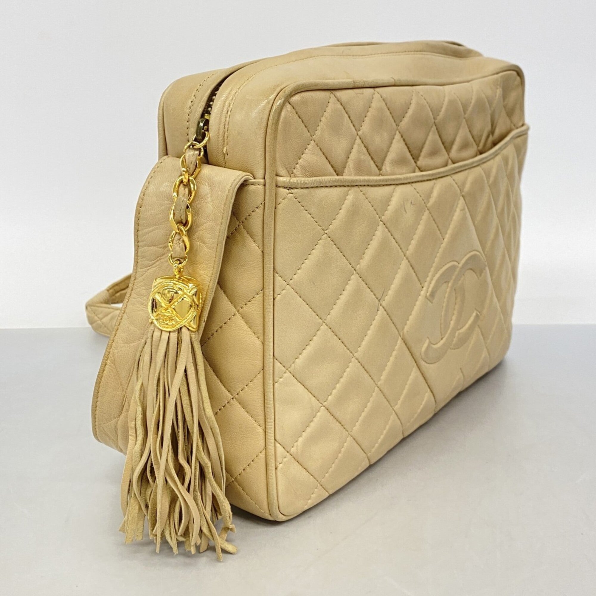 Chanel Beige Leather Shoulder Bag (Pre-Owned)