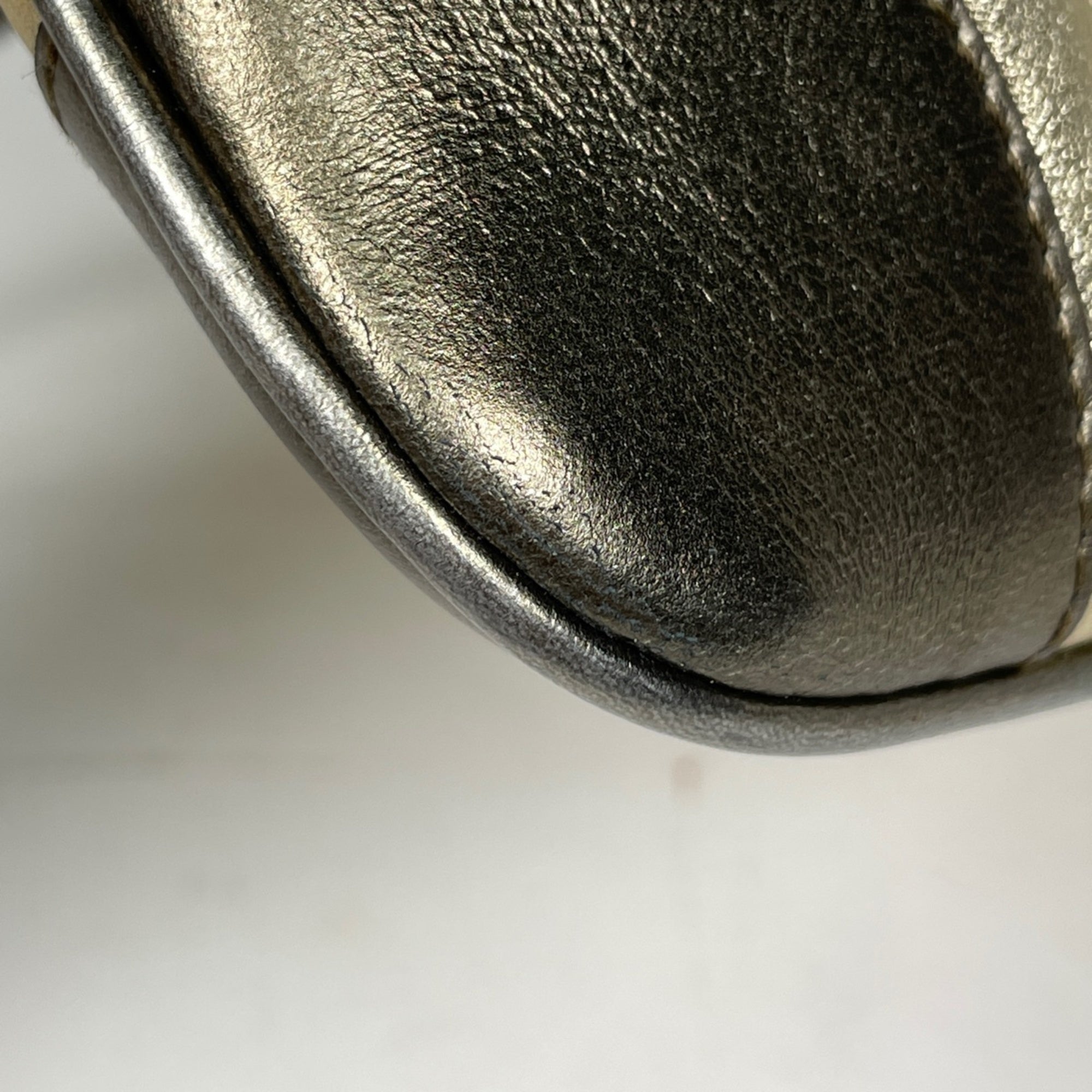 Gucci Gold Leather Shoulder Bag (Pre-Owned)