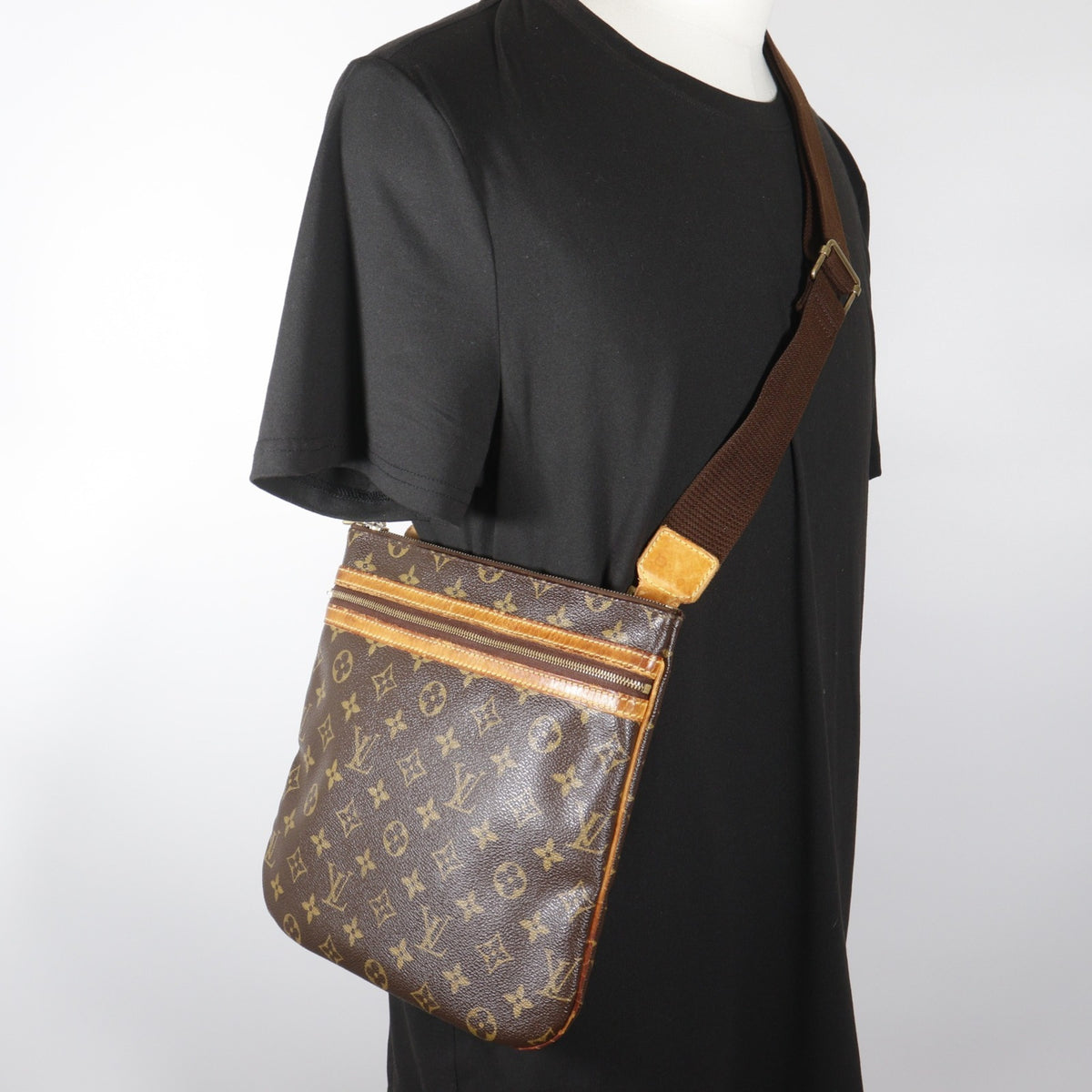 Louis Vuitton Brown Monogram Monogram Pochette Shoulder Bag (Pre-Owned)