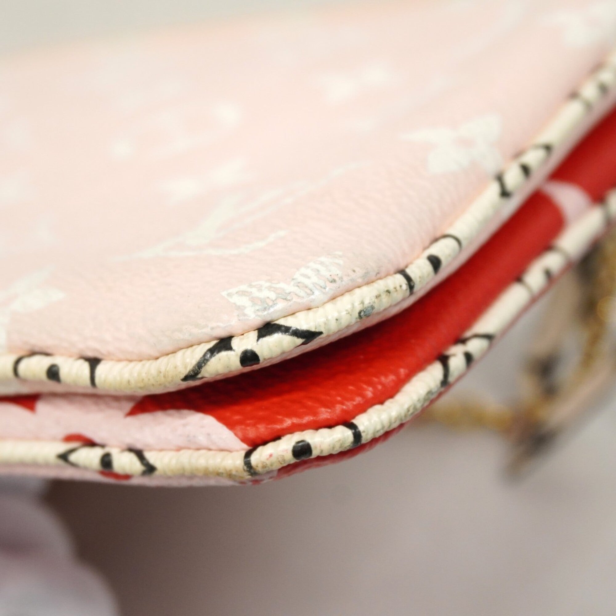 Louis Vuitton Pink Red Color Shoulder Bag (Pre-Owned)
