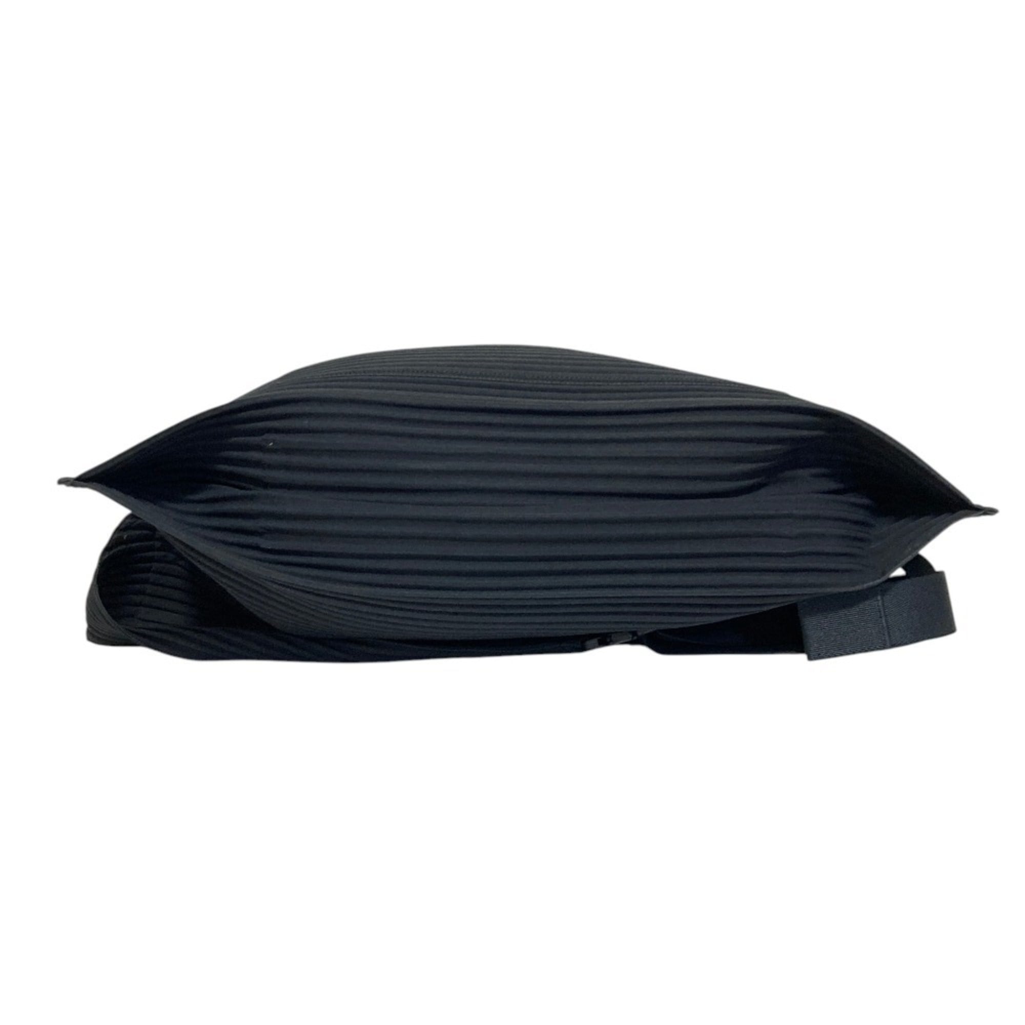 Issey Miyake Black Handbag (Pre-Owned)