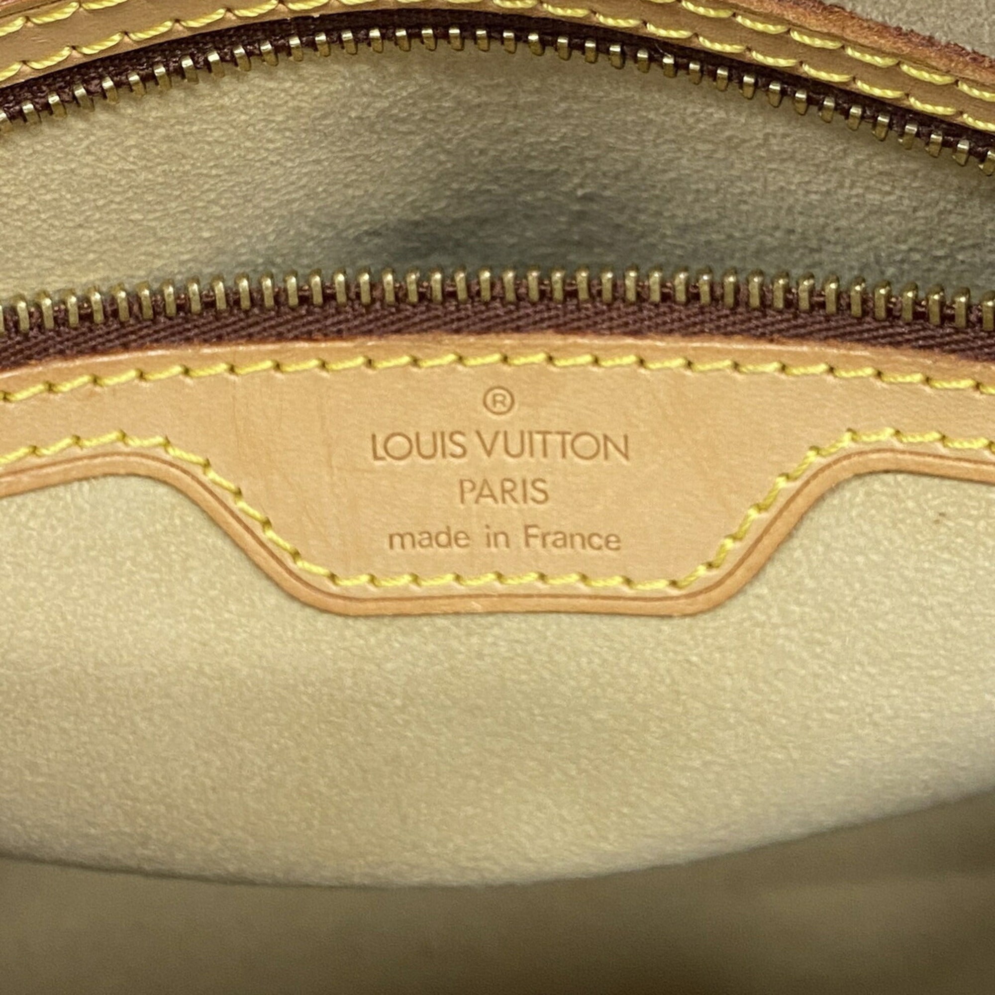 Louis Vuitton Brown Shoulder Bag (Pre-Owned)