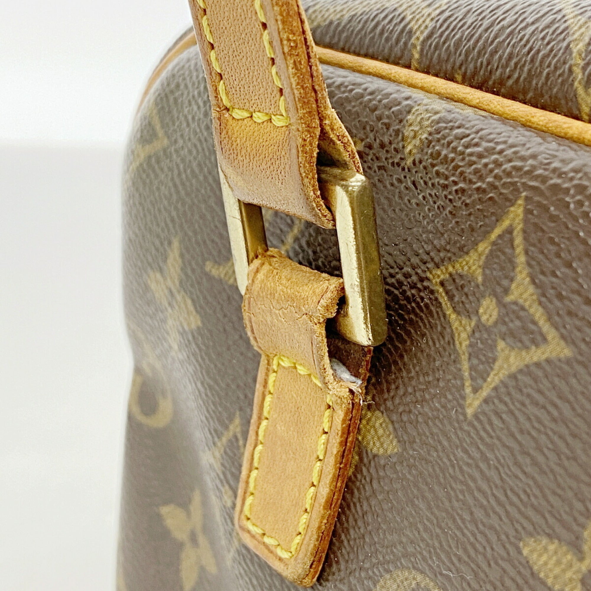 Louis Vuitton Brown Shoulder Bag (Pre-Owned)