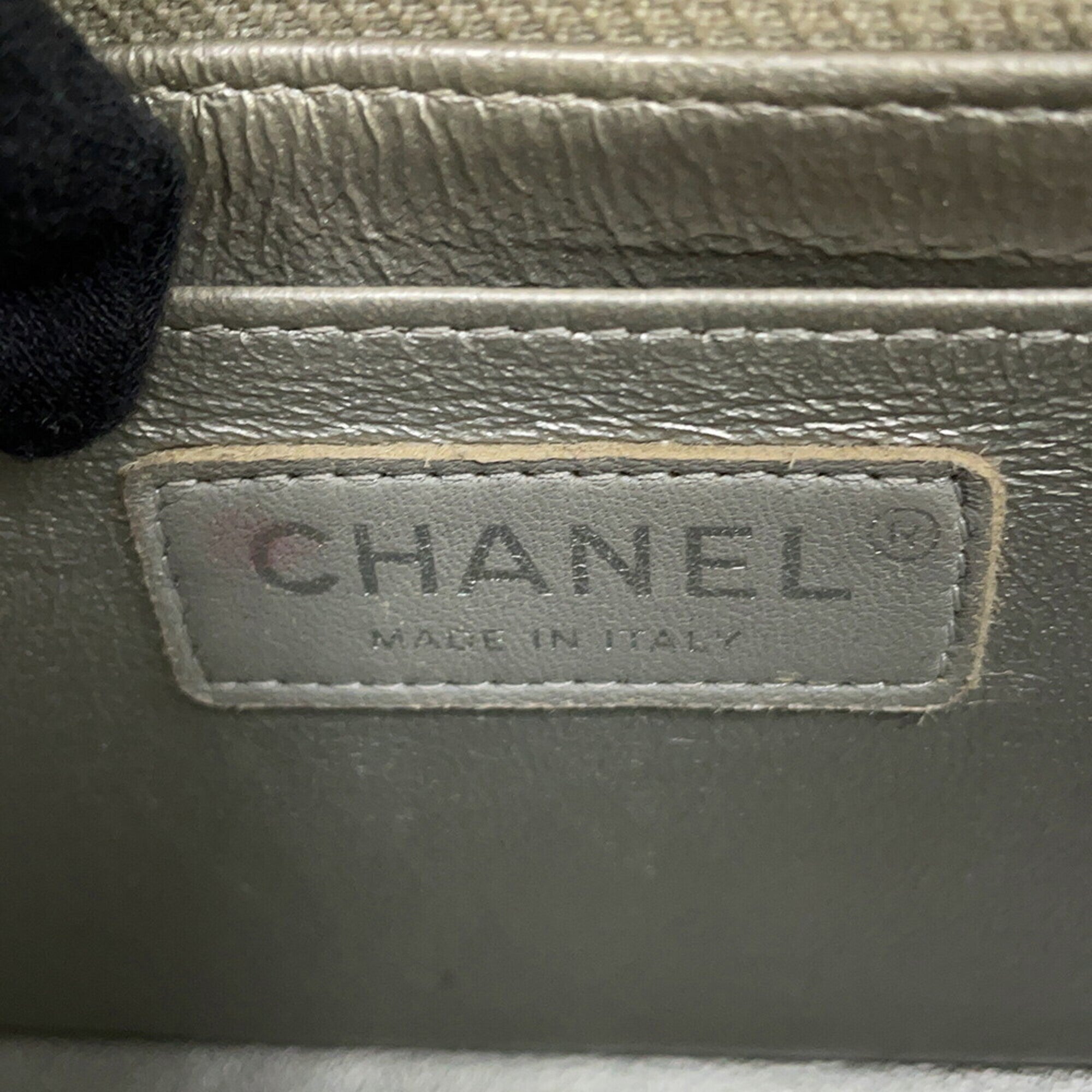 Chanel Matelasse Silver Grained Calfskin Handbag Shoulder Bag (Pre-Owned)