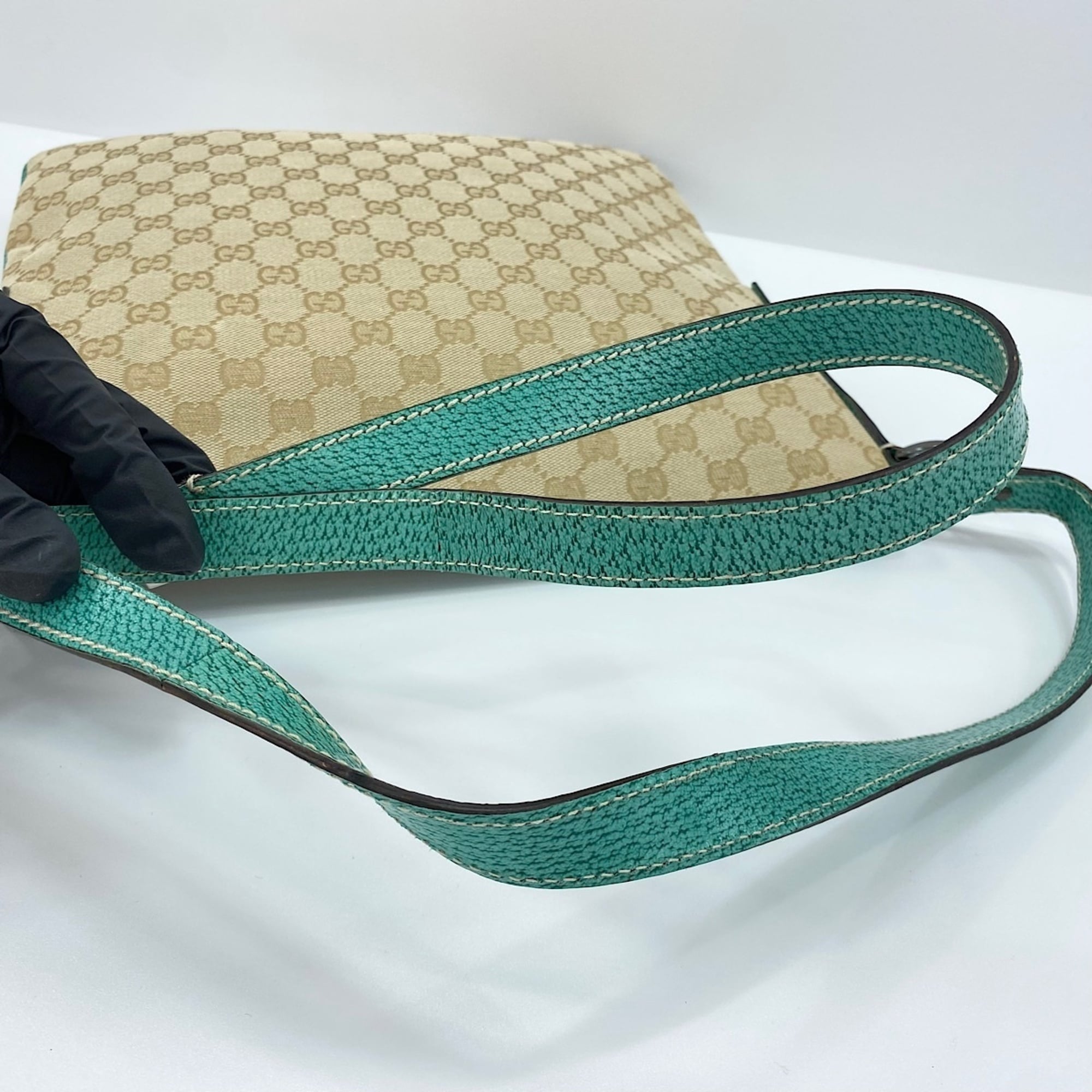 Gucci Beige Shoulder Bag (Pre-Owned)