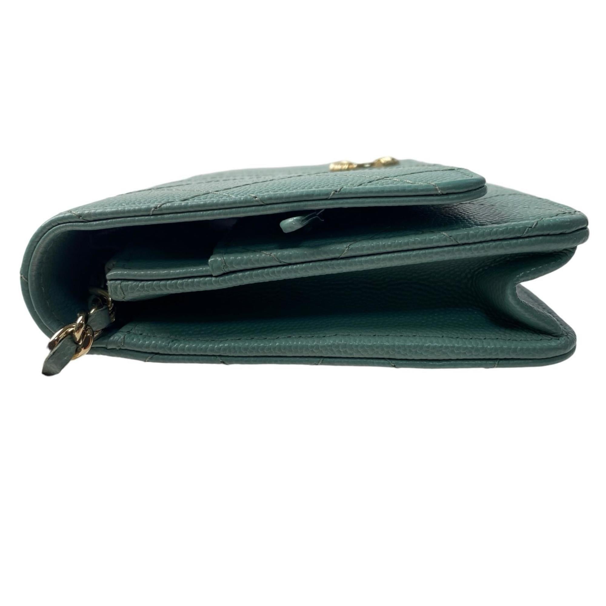 Chanel Green Grained Calfskin Shoulder Bag (Pre-Owned)