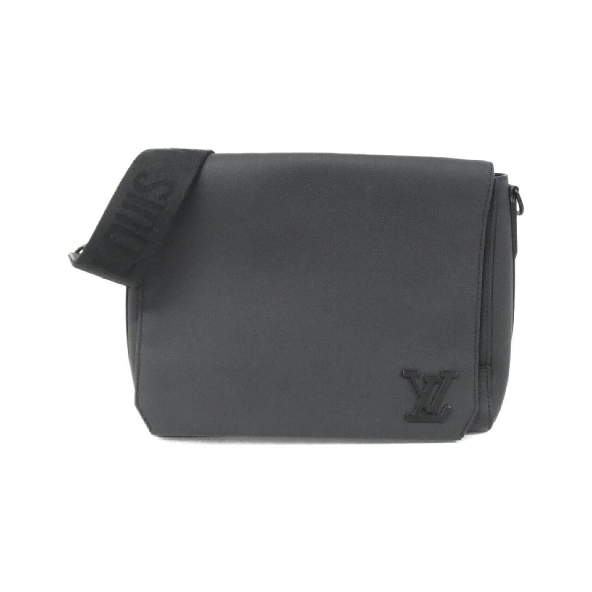 Louis Vuitton Black Leather Shoulder Bag (Pre-Owned)