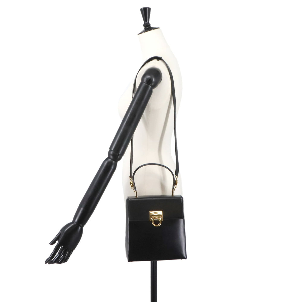 Salvatore Ferragamo Black Leather Handbag (Pre-Owned)
