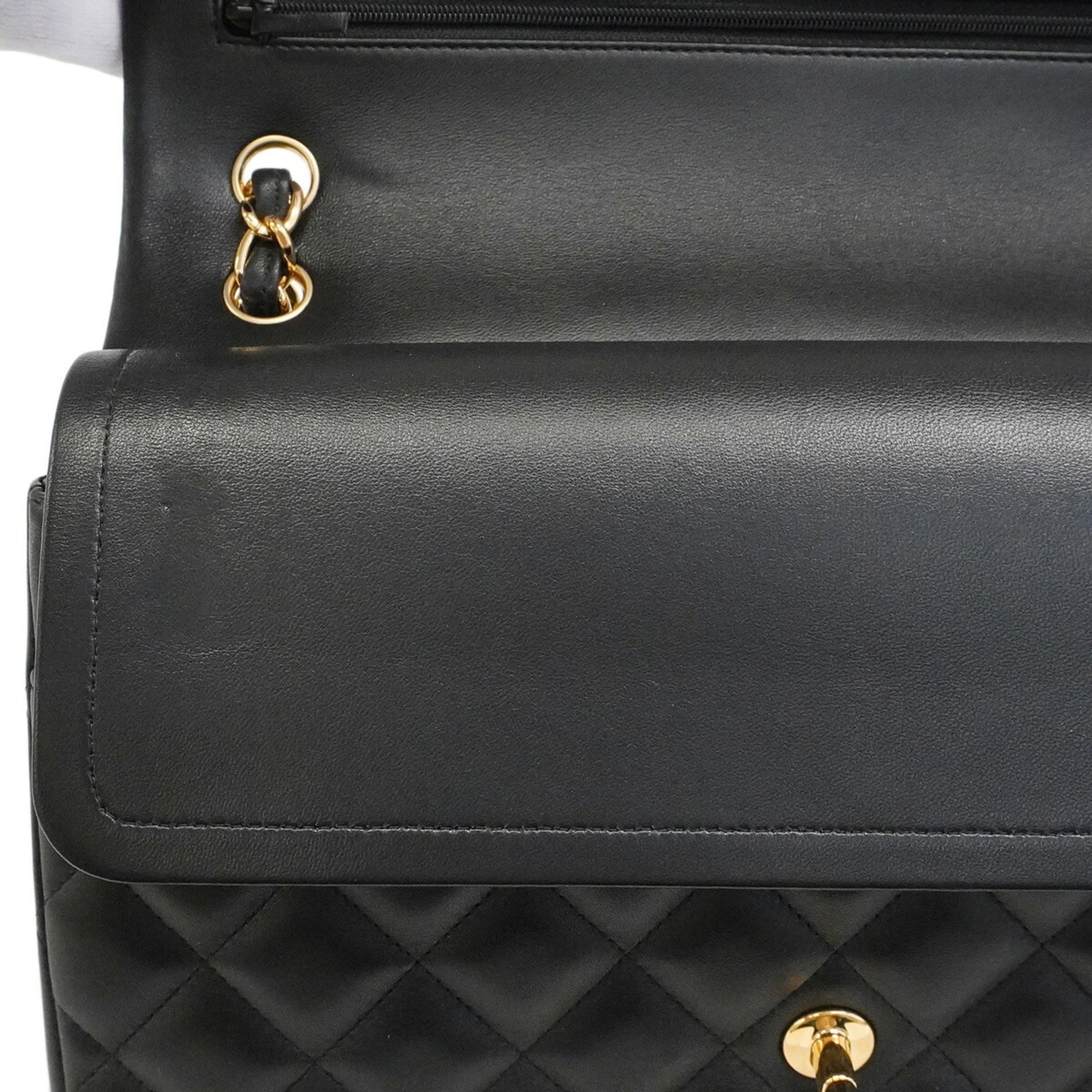 Chanel Black Leather Shoulder Bag (Pre-Owned)
