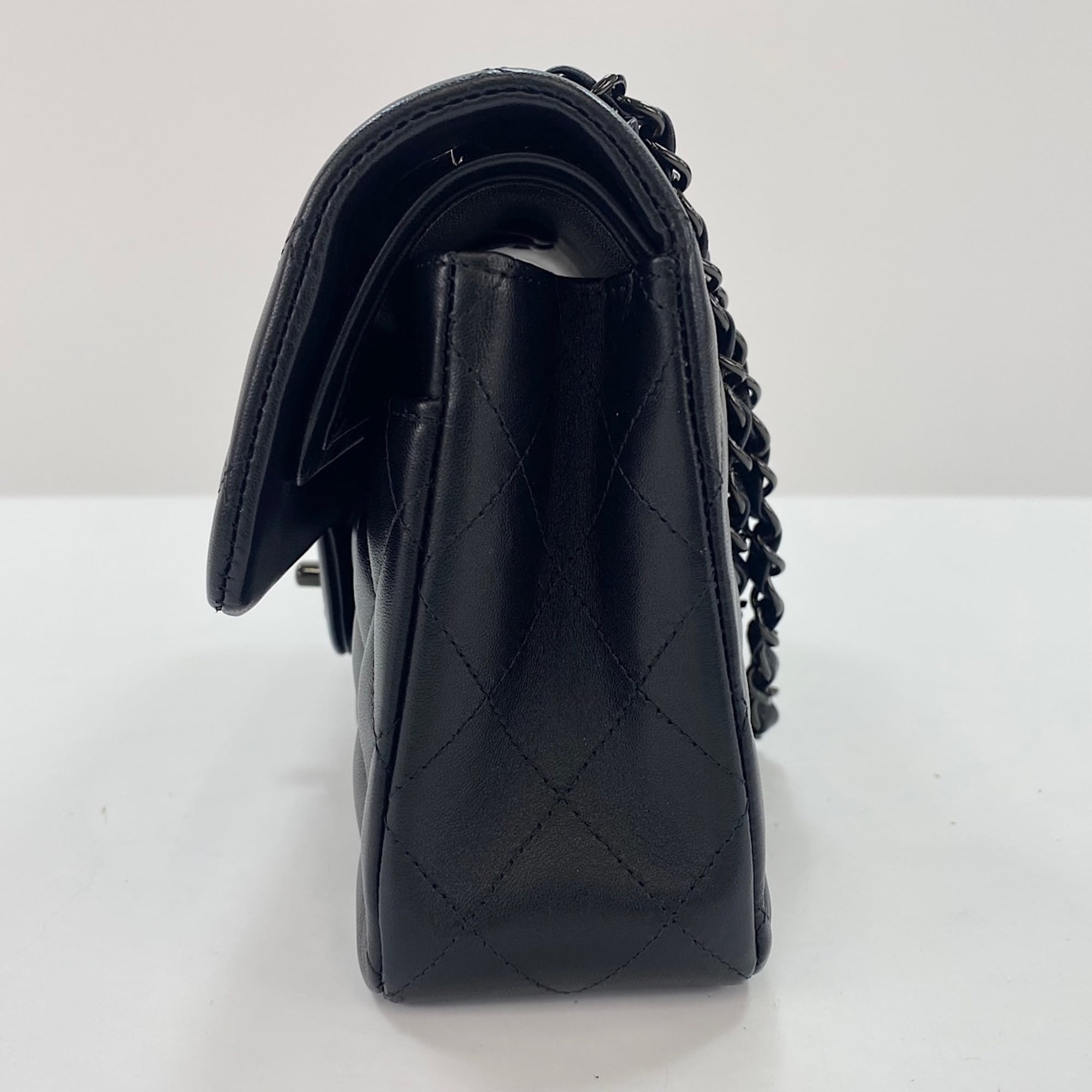 Chanel Matelasse Black Shoulder Bag (Pre-Owned)