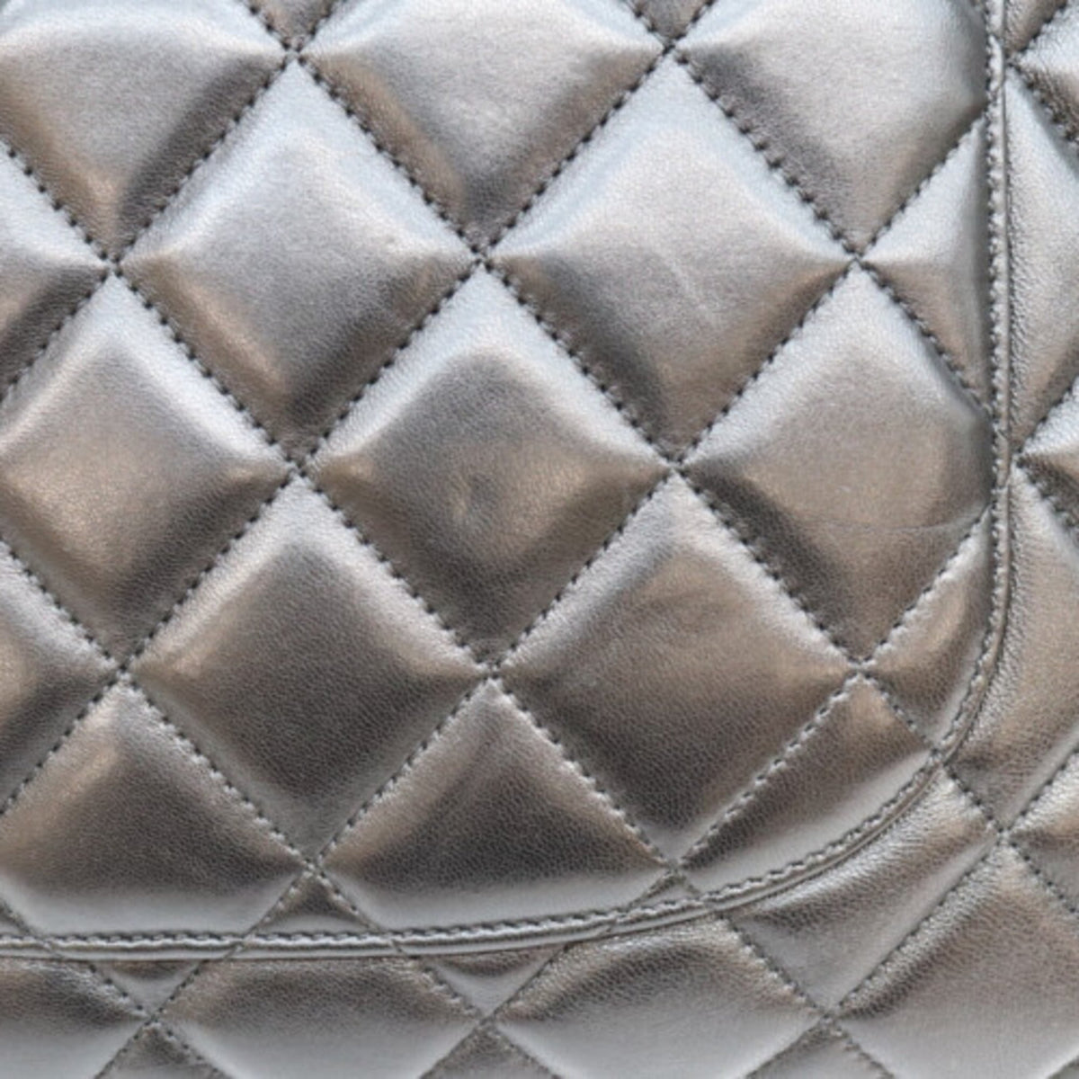 Chanel Black Leather Shoulder Bag (Pre-Owned)