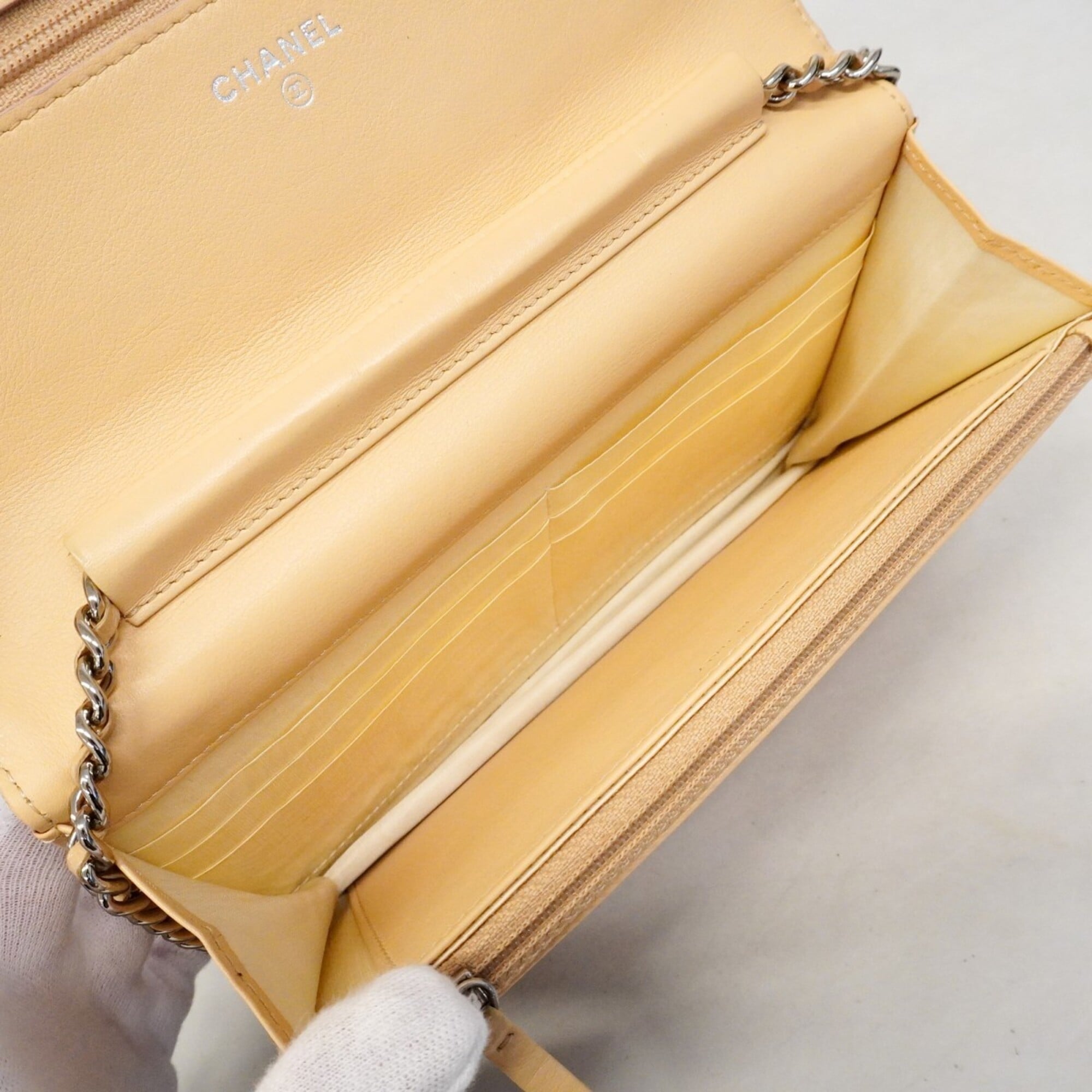 Chanel Beige Leather Chain/Shoulder Wallet (Pre-Owned)