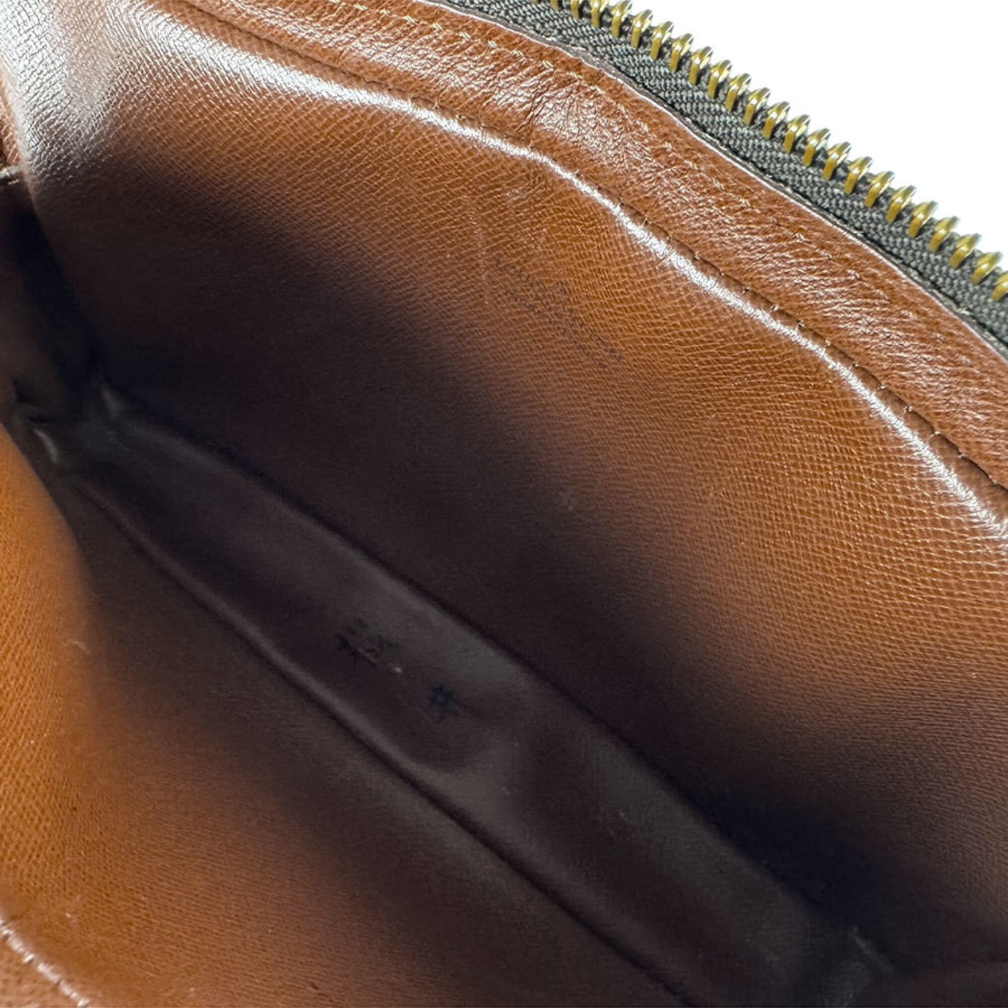 Louis Vuitton Brown Monogram Monogram Shoulder Bag (Pre-Owned)