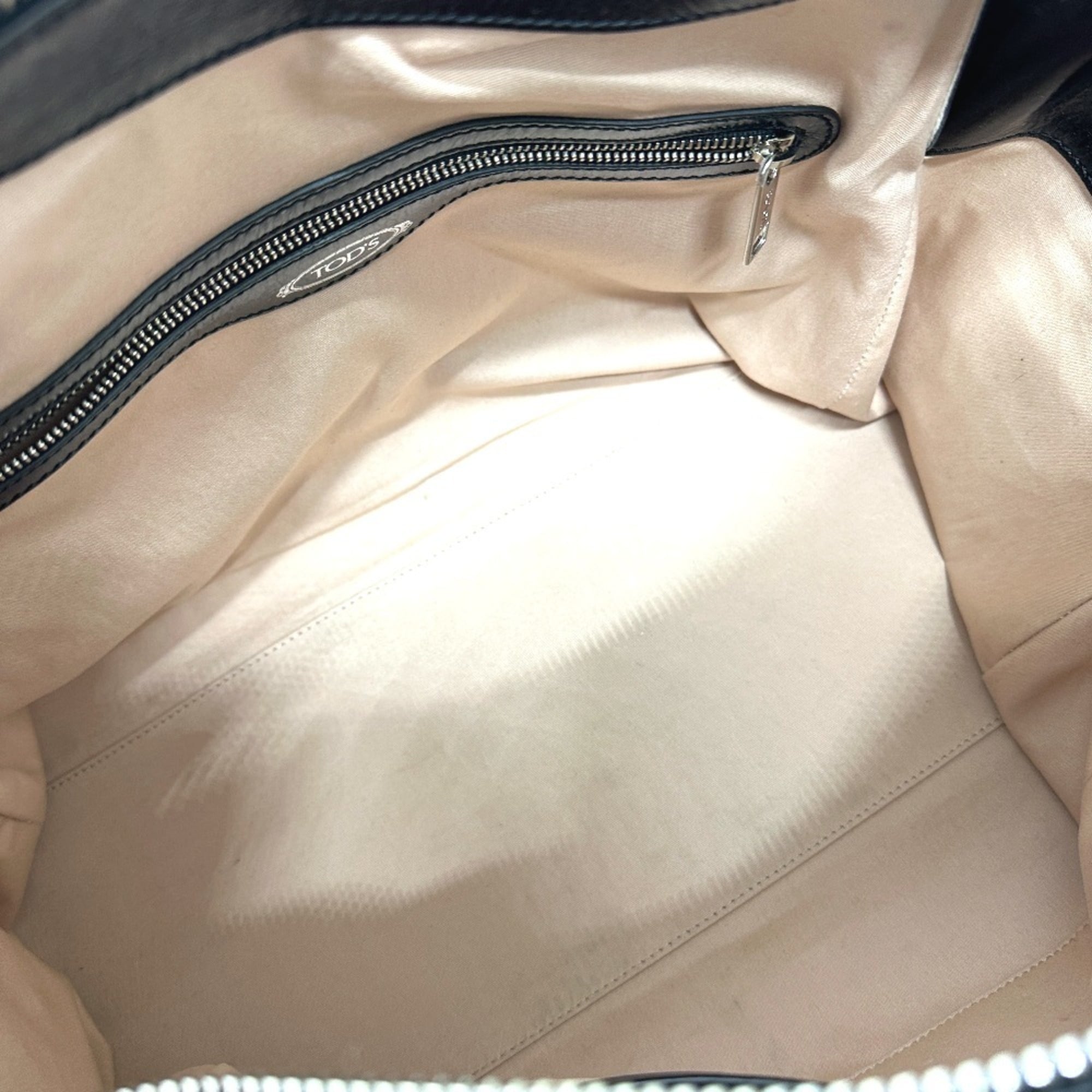 Tod's Black Leather Handbag (Pre-Owned)