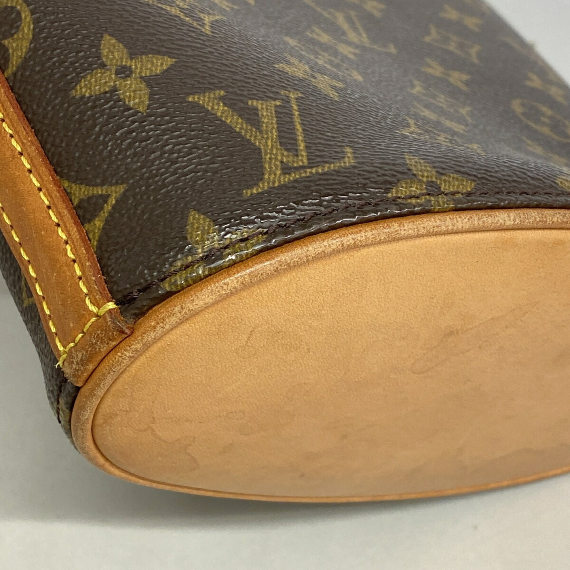 Louis Vuitton Brown Shoulder Bag (Pre-Owned)