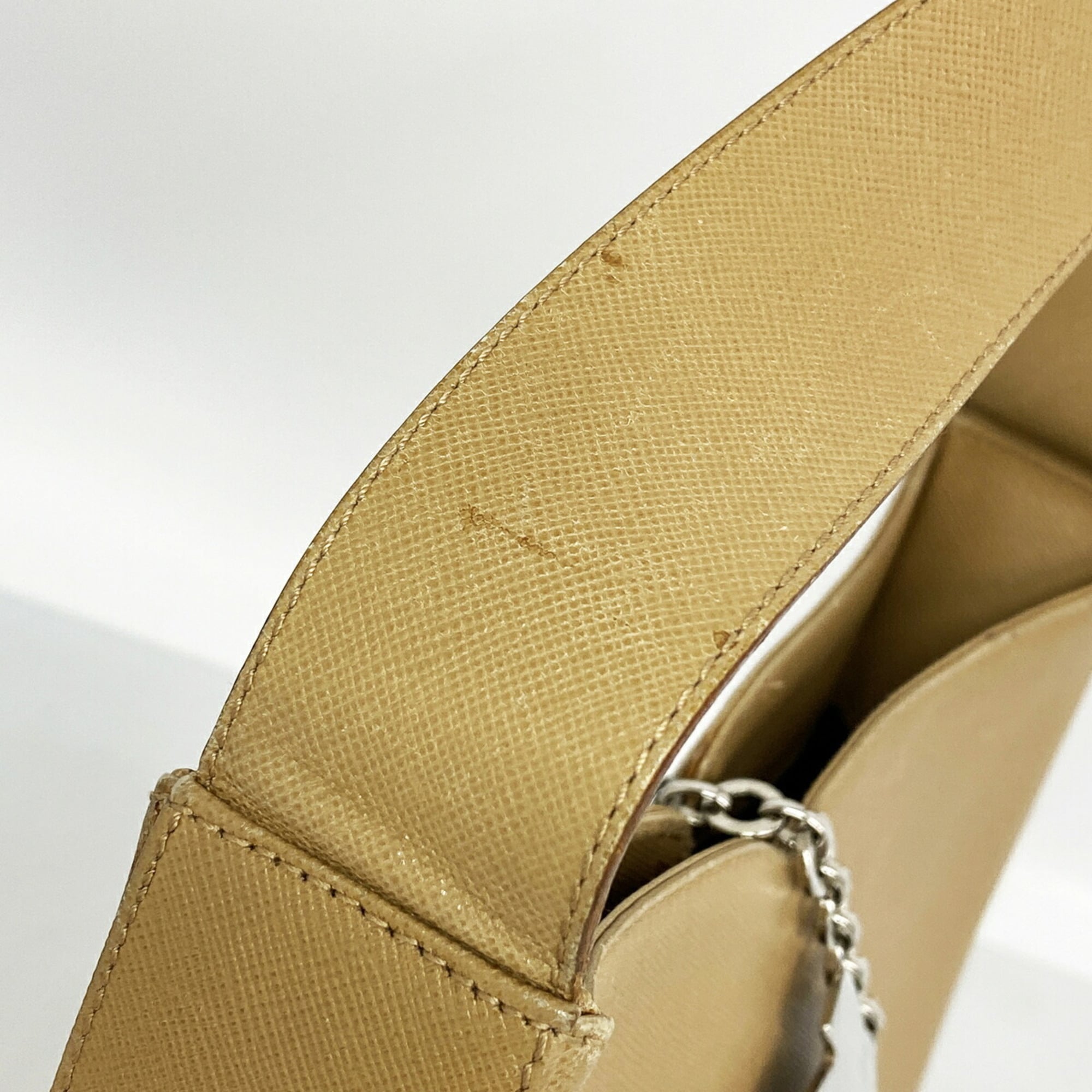 Salvatore Ferragamo Beige Leather Shoulder Bag (Pre-Owned)