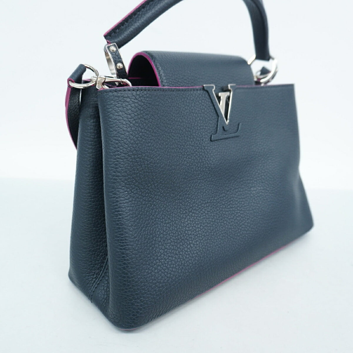 Louis Vuitton Black Handbag (Pre-Owned)