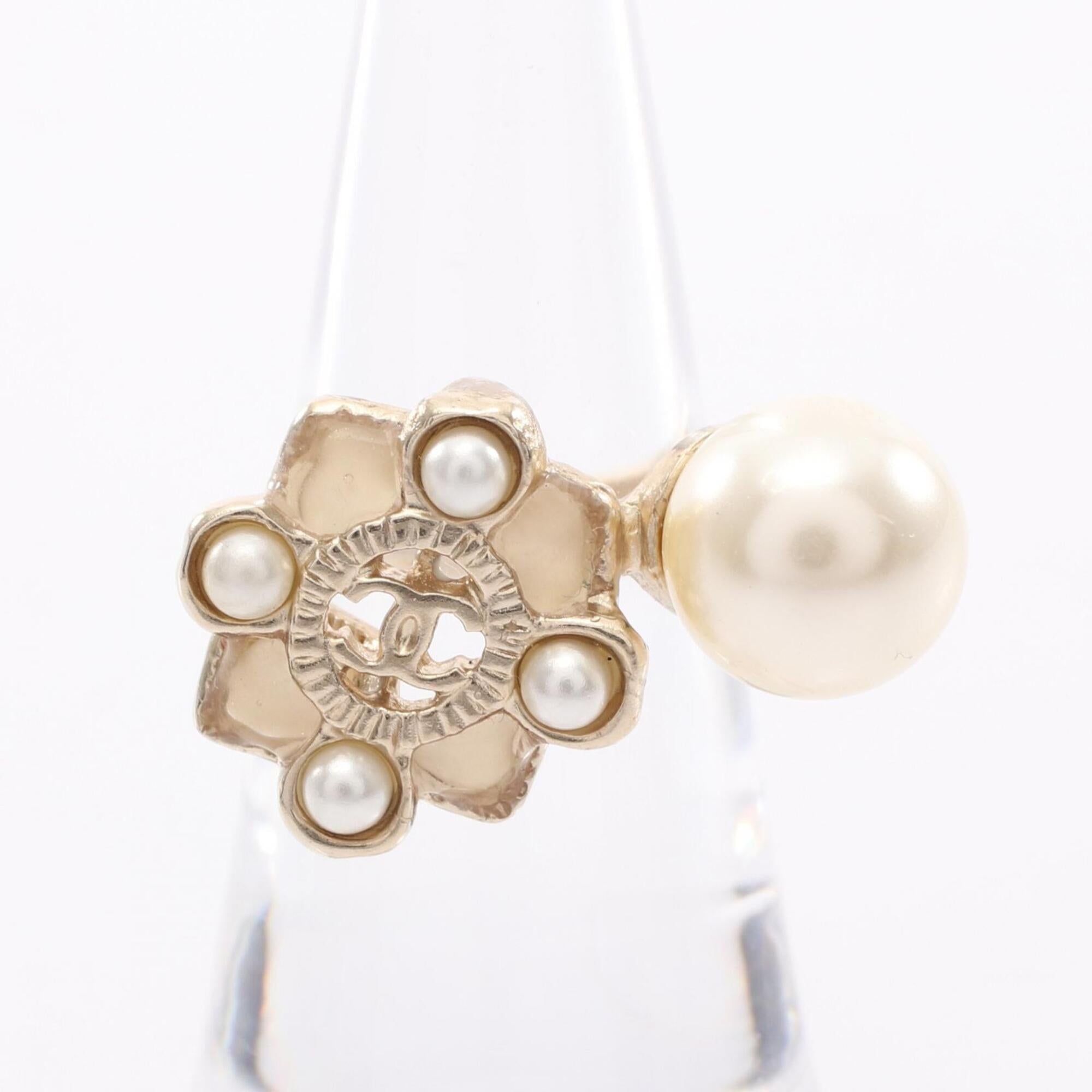 Chanel Gold White Artificial Pearl Gold Plating Band Ring (Pre-Owned)