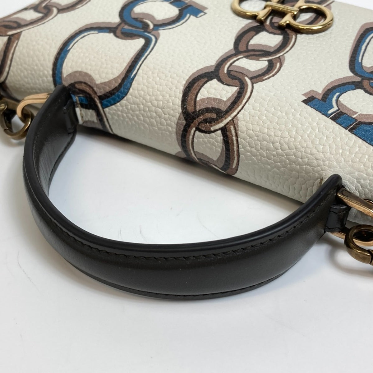 Salvatore Ferragamo White Leather Handbag (Pre-Owned)