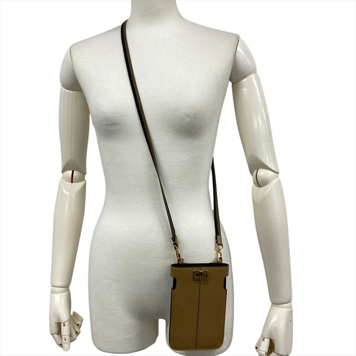 Fendi Camel Leather Shoulder Bag (Pre-Owned)