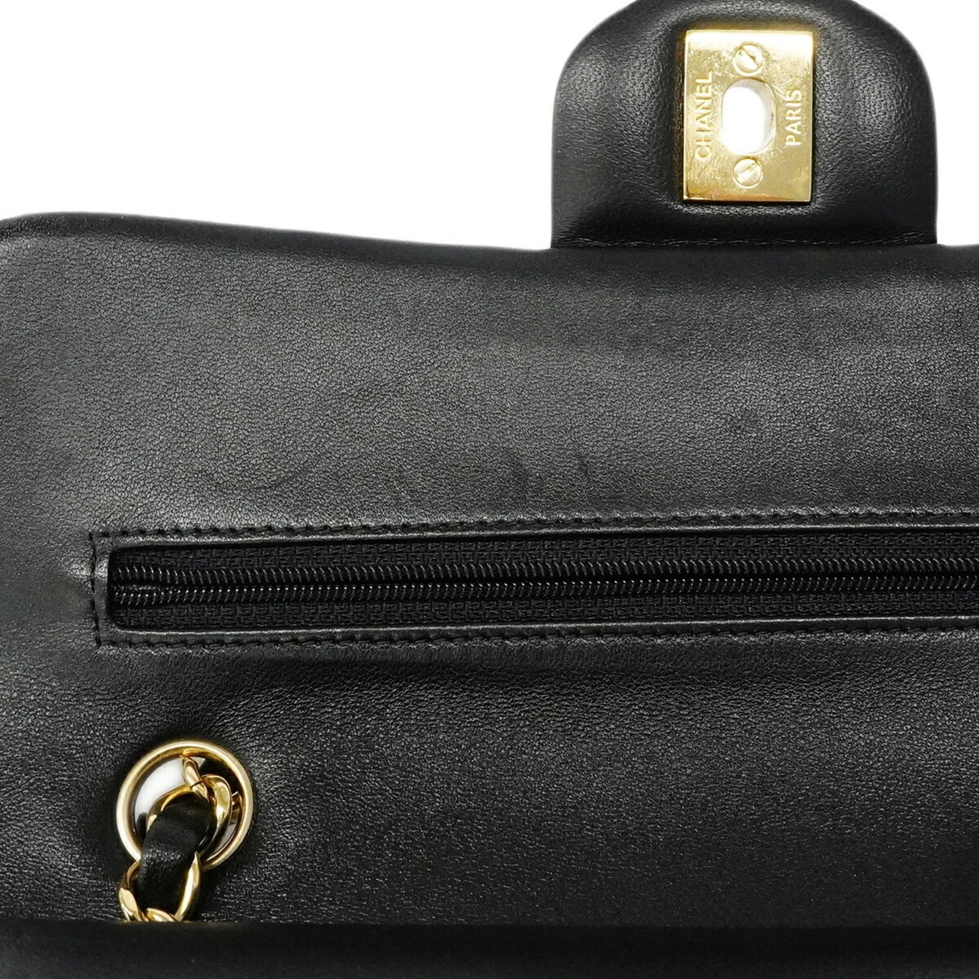 Chanel Black Leather Shoulder Bag (Pre-Owned)