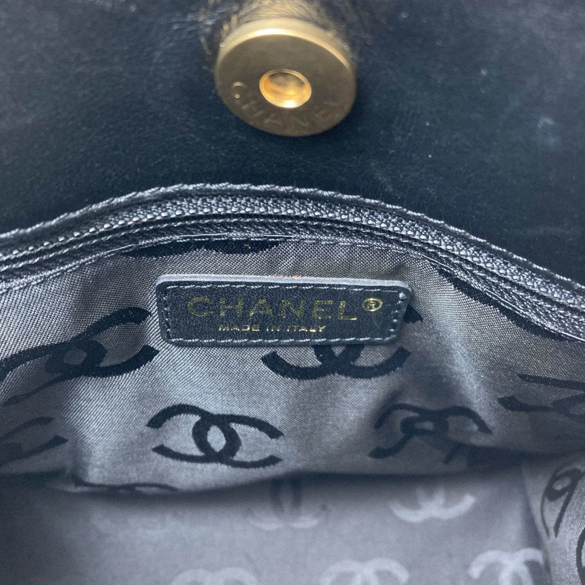 Chanel Camellia Black Handbag (Pre-Owned)