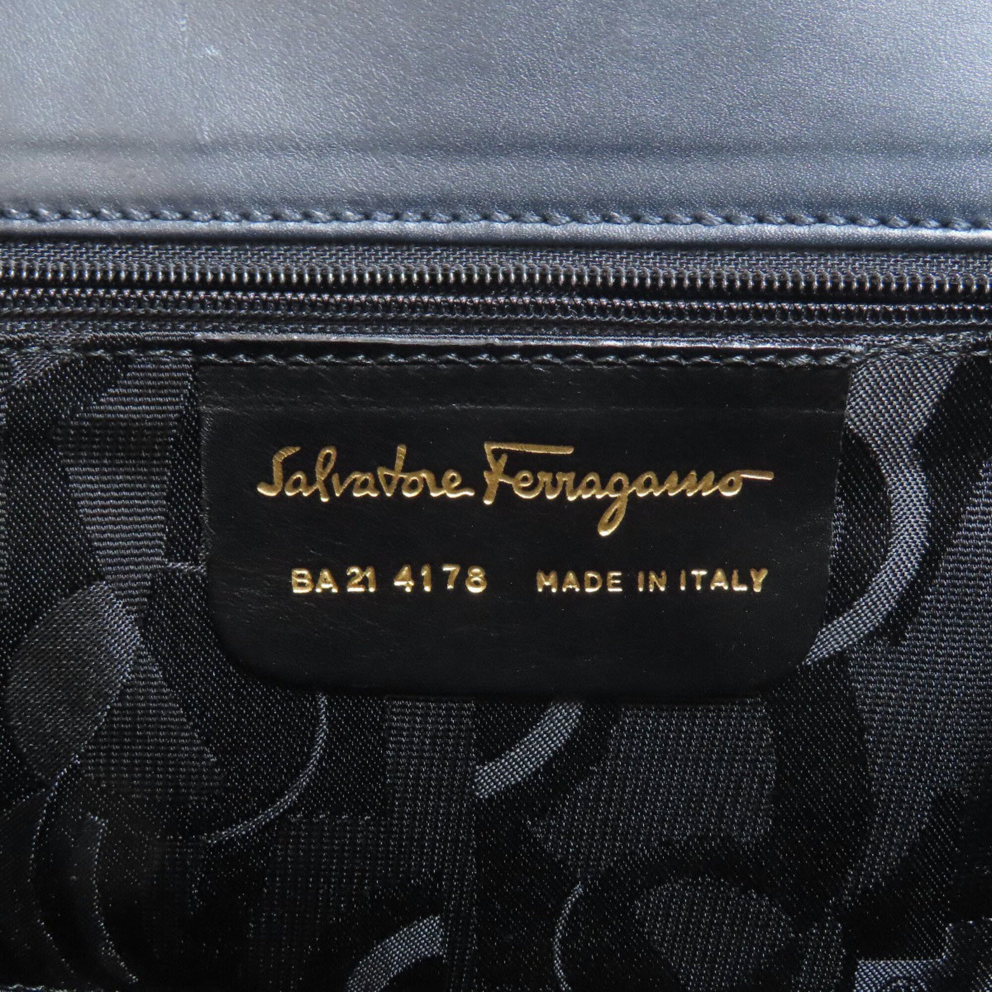 Salvatore Ferragamo Navy Black Leather Handbag (Pre-Owned)