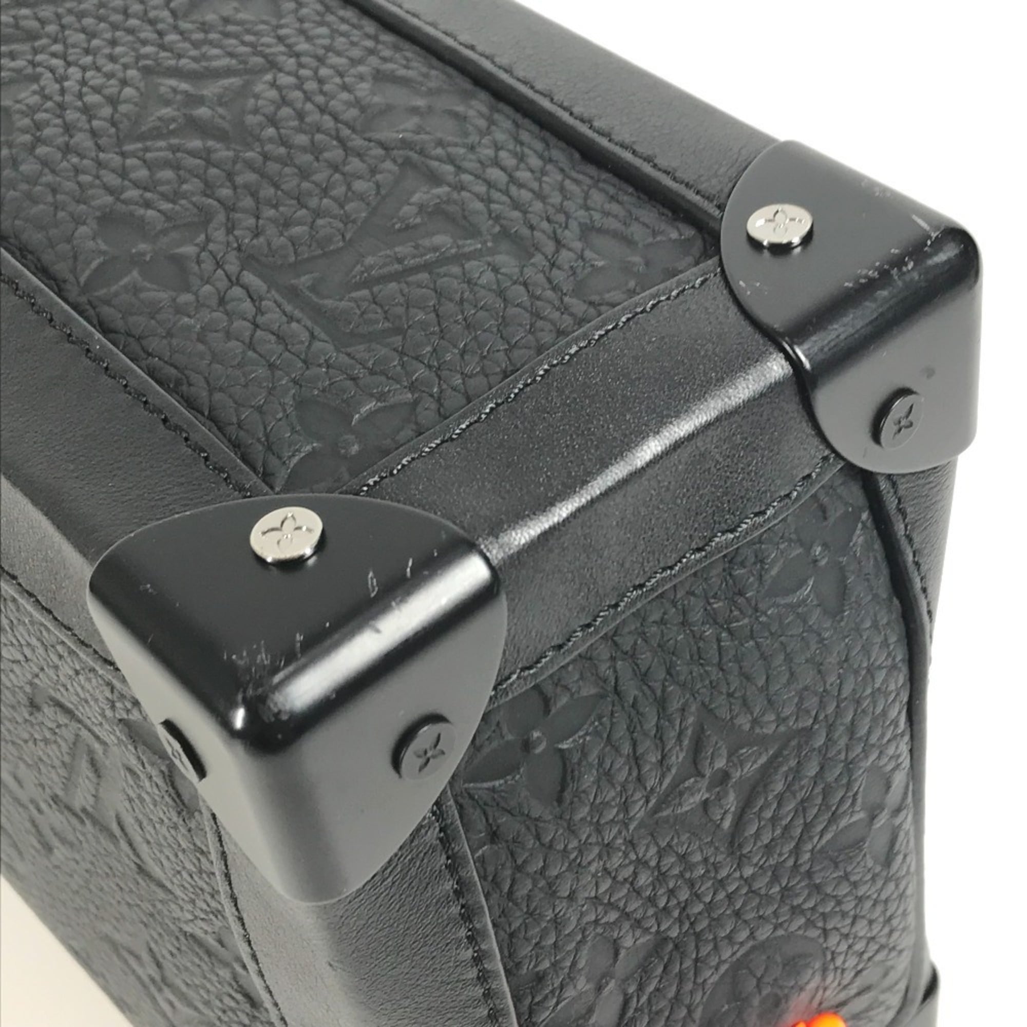 Louis Vuitton Black Noir Leather Clutch Bag Shoulder Bag (Pre-Owned)