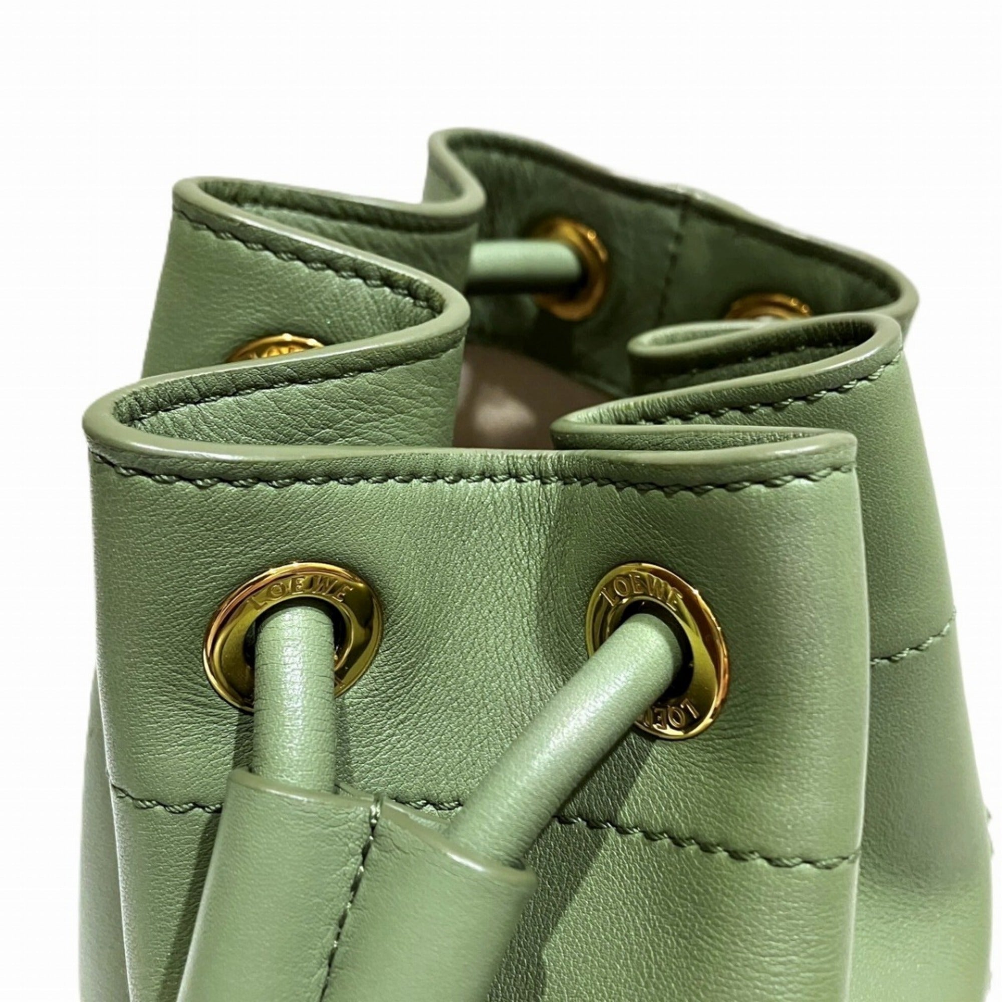 Loewe Dark Green Green Leather Shoulder Bag (Pre-Owned)
