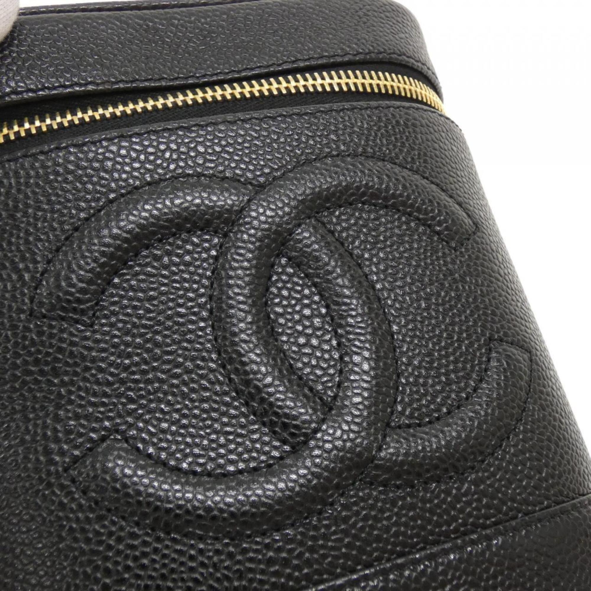 Chanel Black Grained Calfskin Handbag (Pre-Owned)