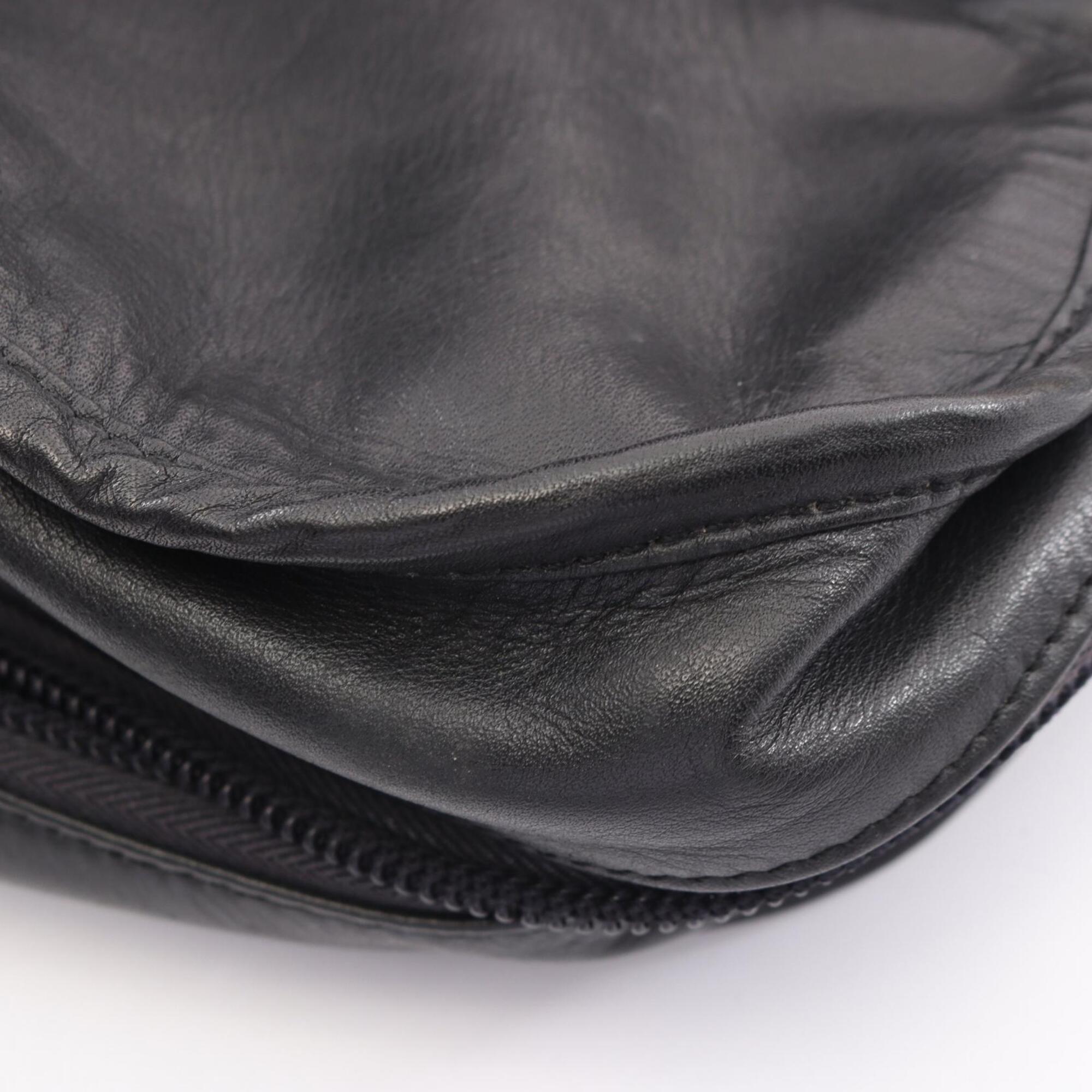 Loewe Black Leather Handbag (Pre-Owned)