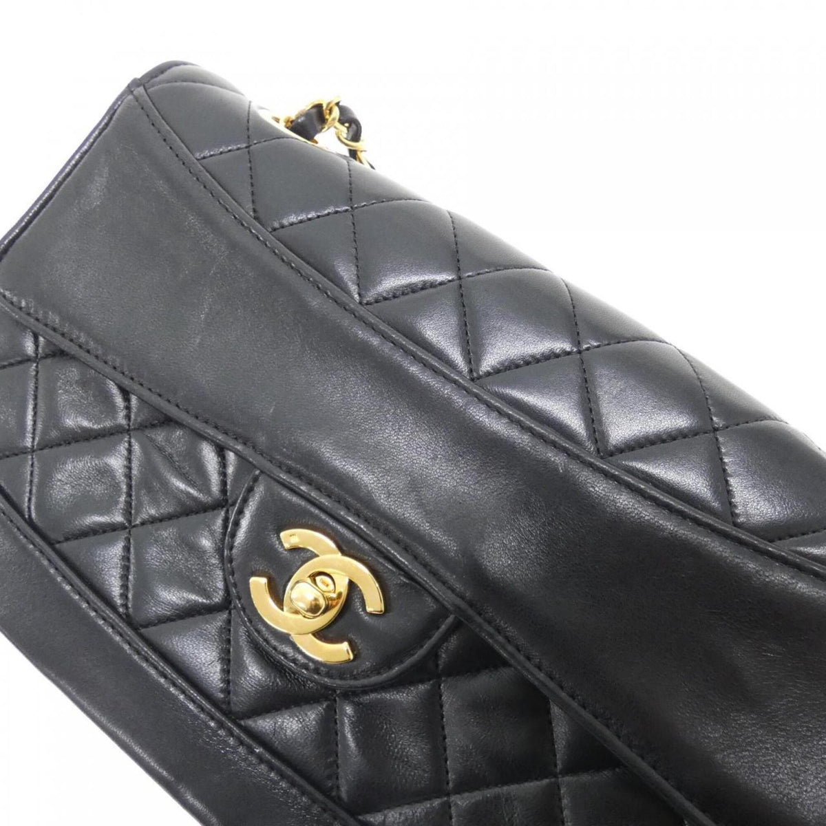 Chanel Black Leather Shoulder Bag (Pre-Owned)
