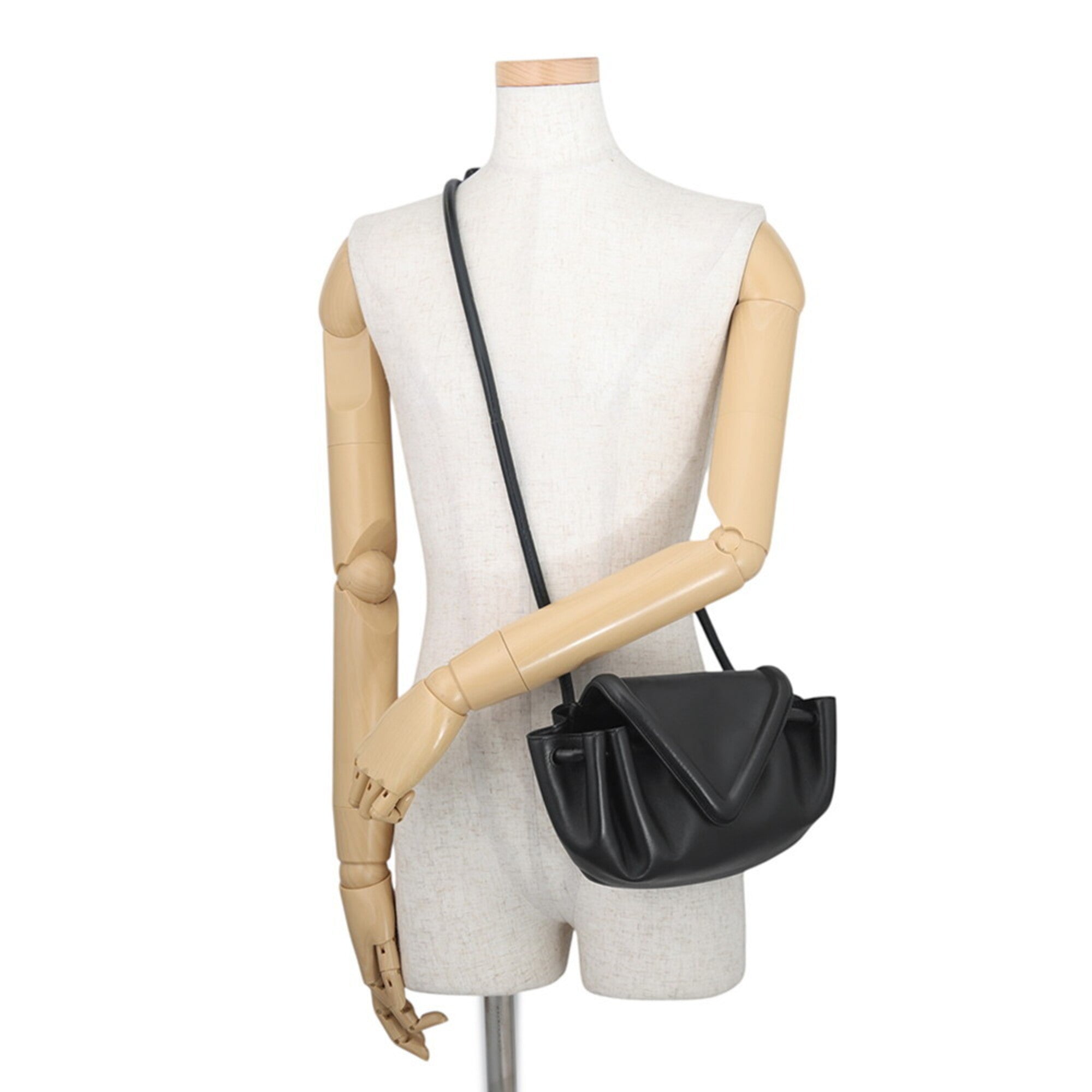 Bottega Veneta Black Leather Handbag Shoulder Bag (Pre-Owned)