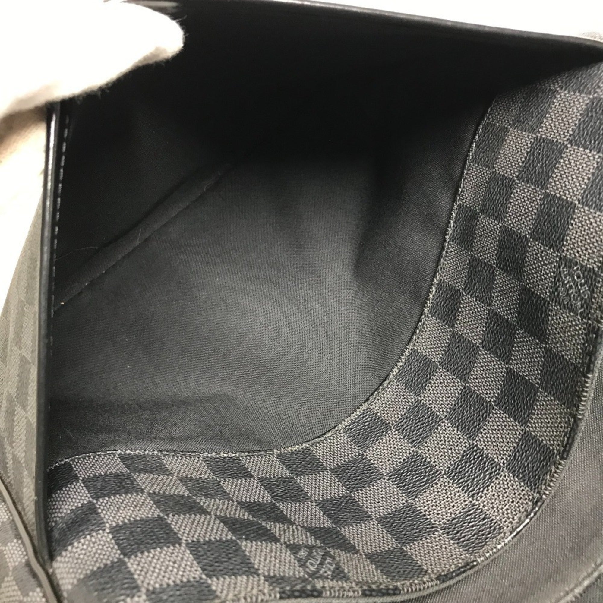 Louis Vuitton Black Damier Graphite Messenger Bag Shoulder Bag (Pre-Owned)