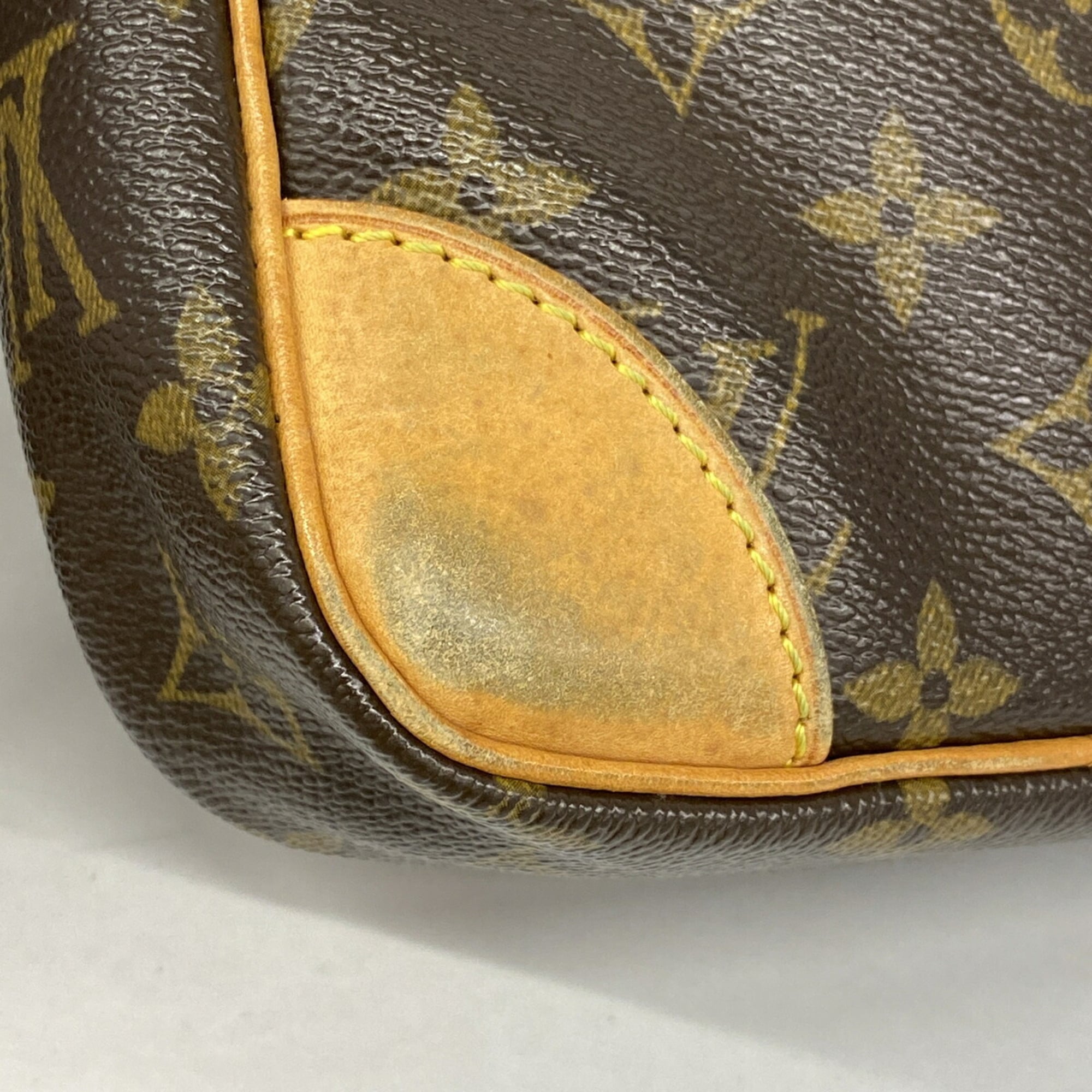 Louis Vuitton Brown Shoulder Bag (Pre-Owned)