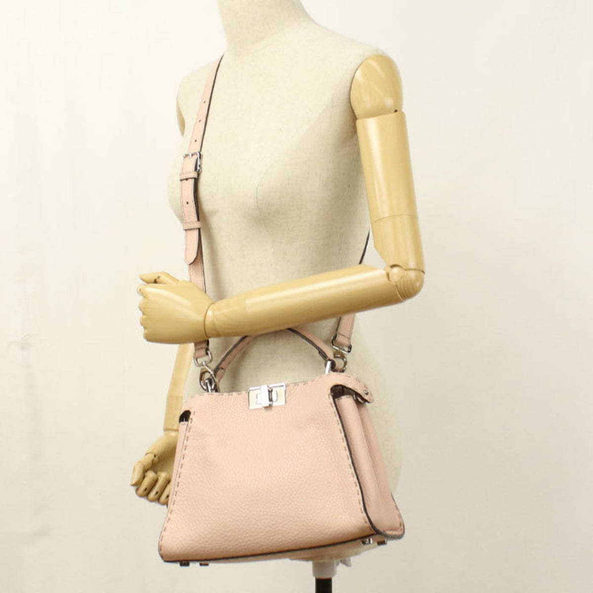 Fendi Pink Leather Handbag (Pre-Owned)