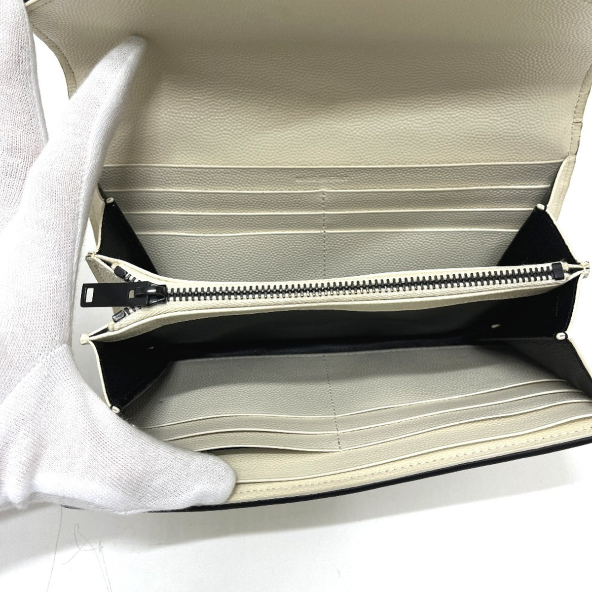 Yves Saint Laurent Black White Leather Long Wallet (Bi-Fold) (Pre-Owned)
