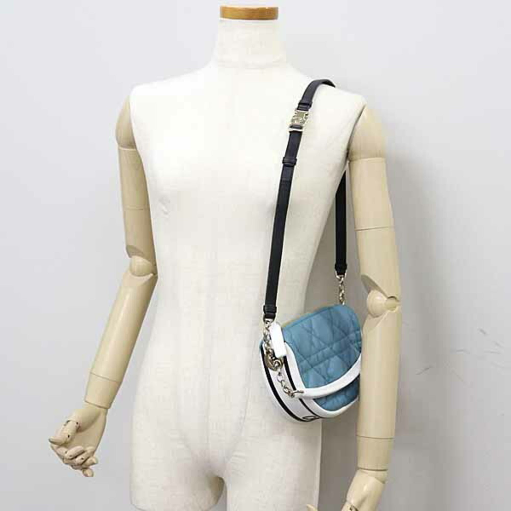 Christian Dior Black Blue White Leather Shoulder Bag (Pre-Owned)