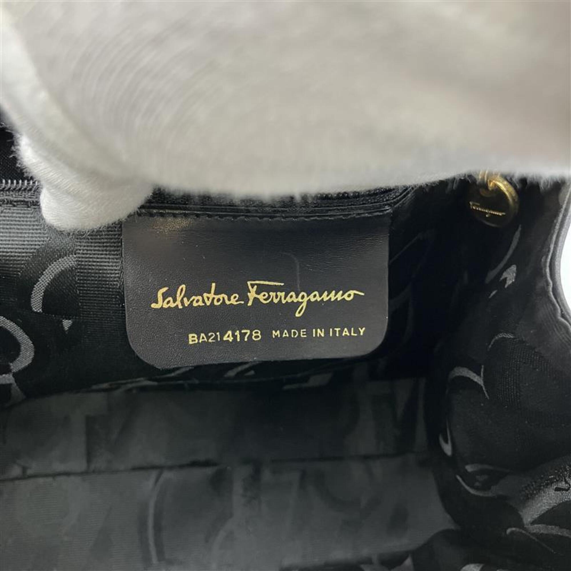 Salvatore Ferragamo Black Handbag (Pre-Owned)
