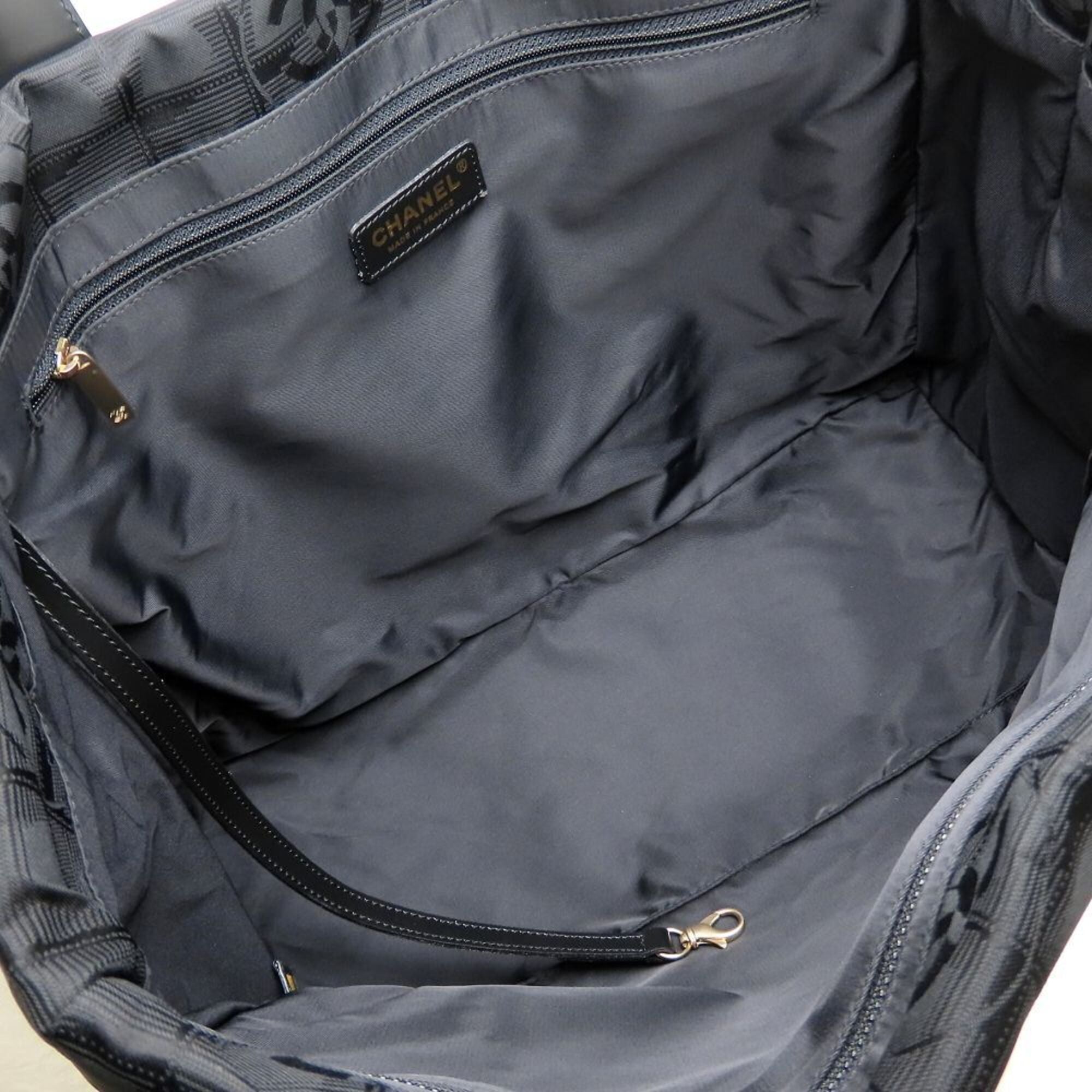 Chanel Black Nylon Leather Tote Bag (Pre-Owned)