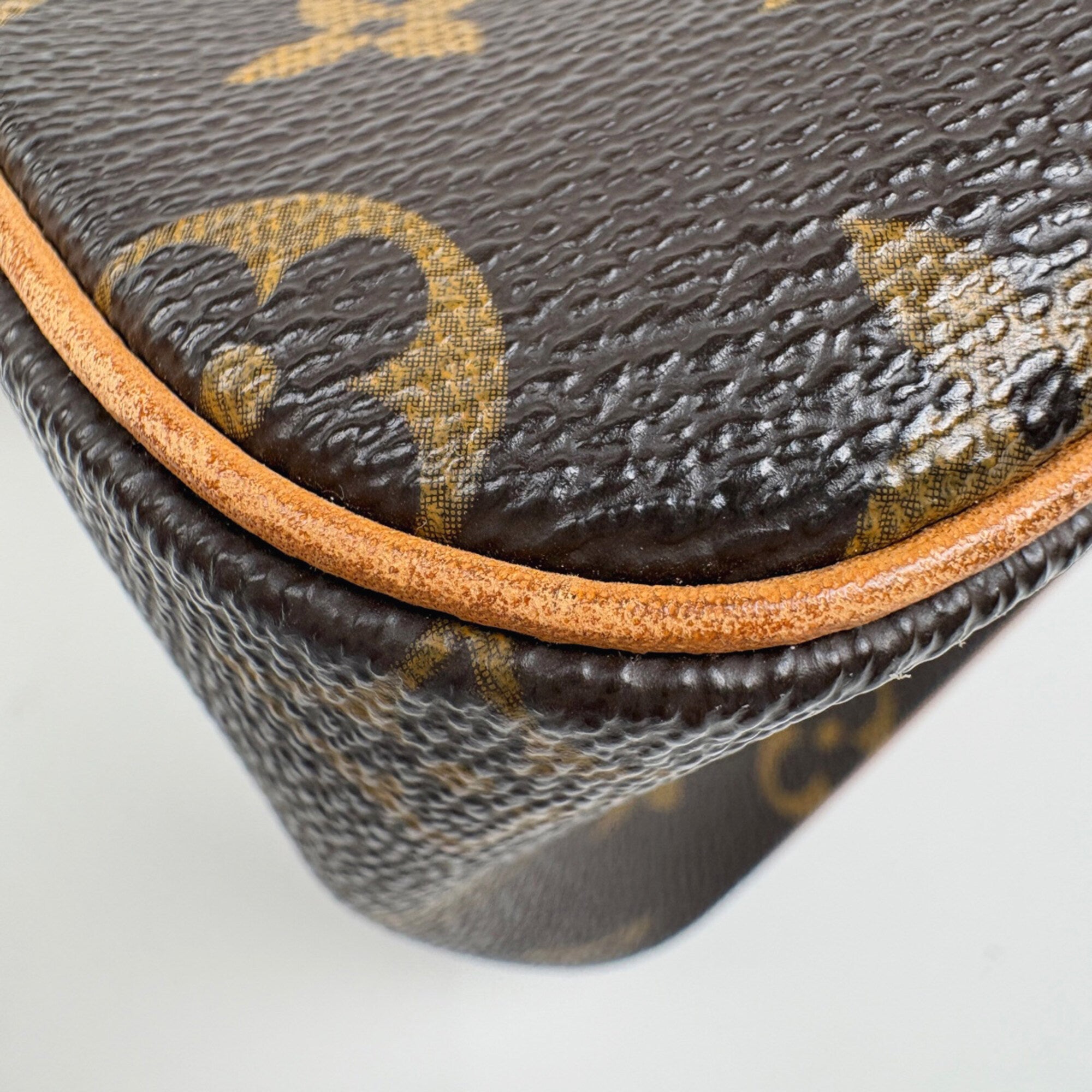 Louis Vuitton Brown Monogram Shoulder Bag (Pre-Owned)