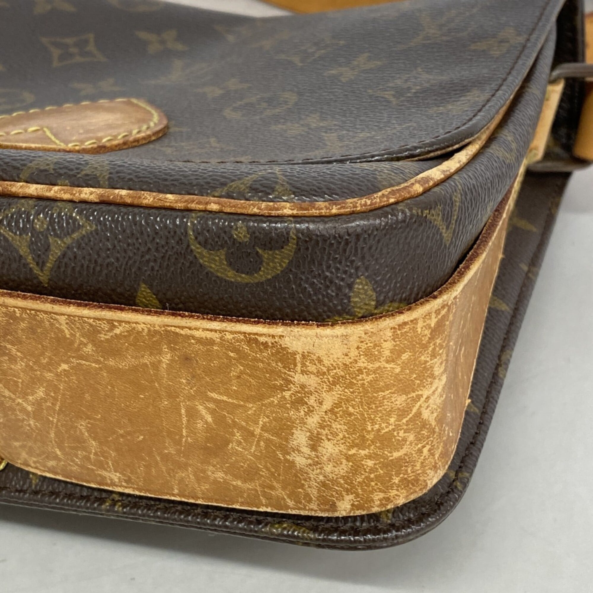 Louis Vuitton Brown Shoulder Bag (Pre-Owned)